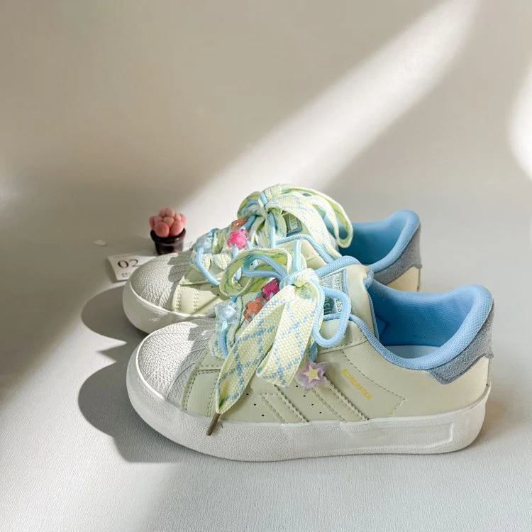 Damen Sneakers mit verspieltem Design und einzigartigen Schnürungen Heidi Mode