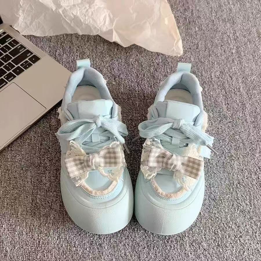 Damen Sneakers mit verspieltem Rüschendesign und hochwertigen Details Heidi Mode - Image 3