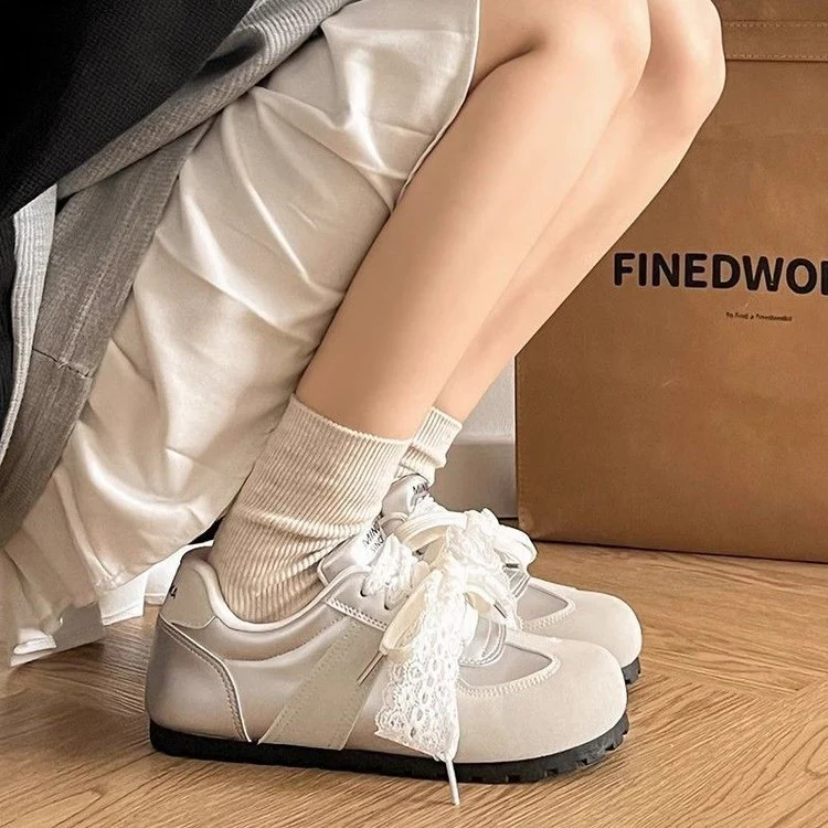 Damen Sneakers mit verspieltem Schnürdesign und komfortabler Dämpfung Heidi Mode - Image 2