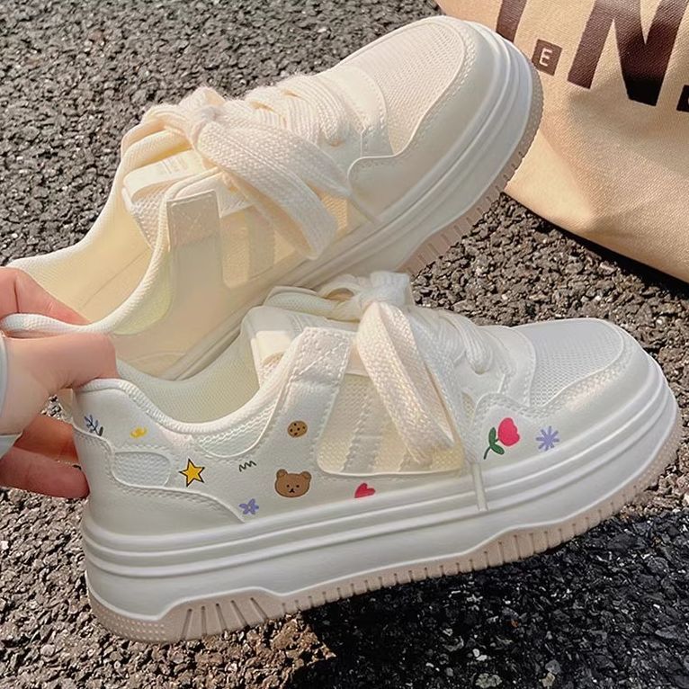 Damen Sneakers mit verspielten Applikationen und weichem Fußbett Heidi Mode - Image 6