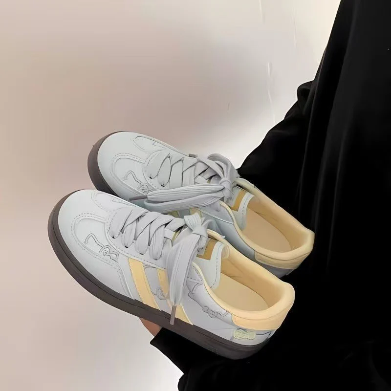Damen Sneakers mit verspielten Blumenapplikationen und dämpfender Sohle Heidi Mode - Image 3