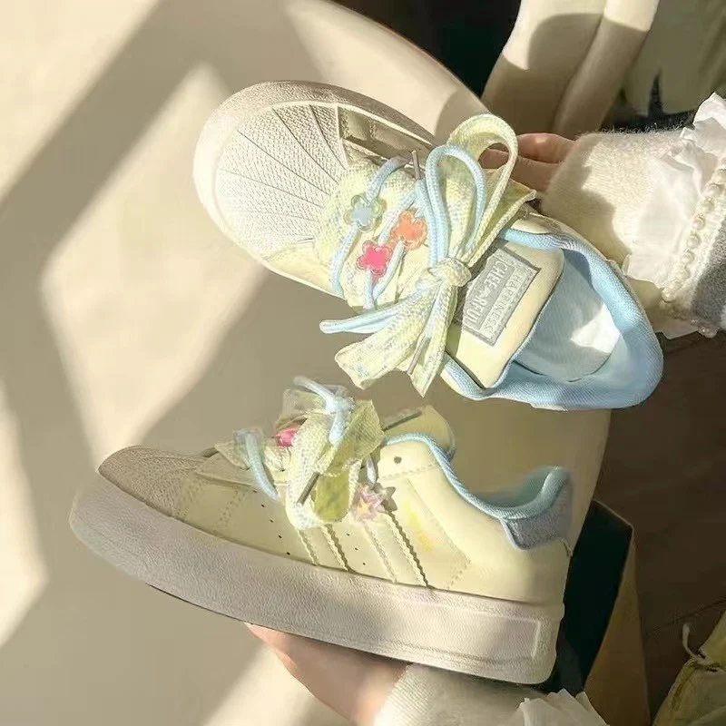 Damen Sneakers mit verspielten Blumenapplikationen und komfortabler Dämpfung Heidi Mode