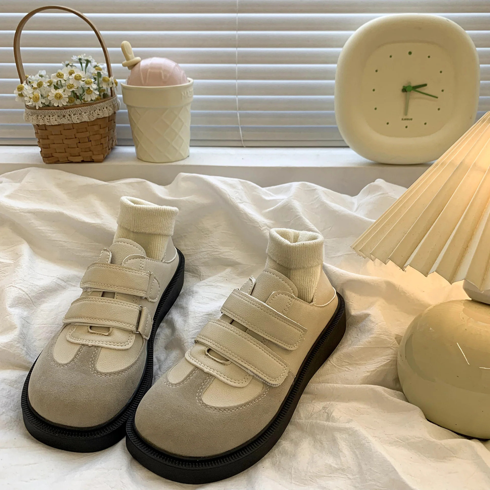Damen Sneakers mit verstellbarem Klettverschluss und bequemem Fußbett Heidi Mode - Image 4