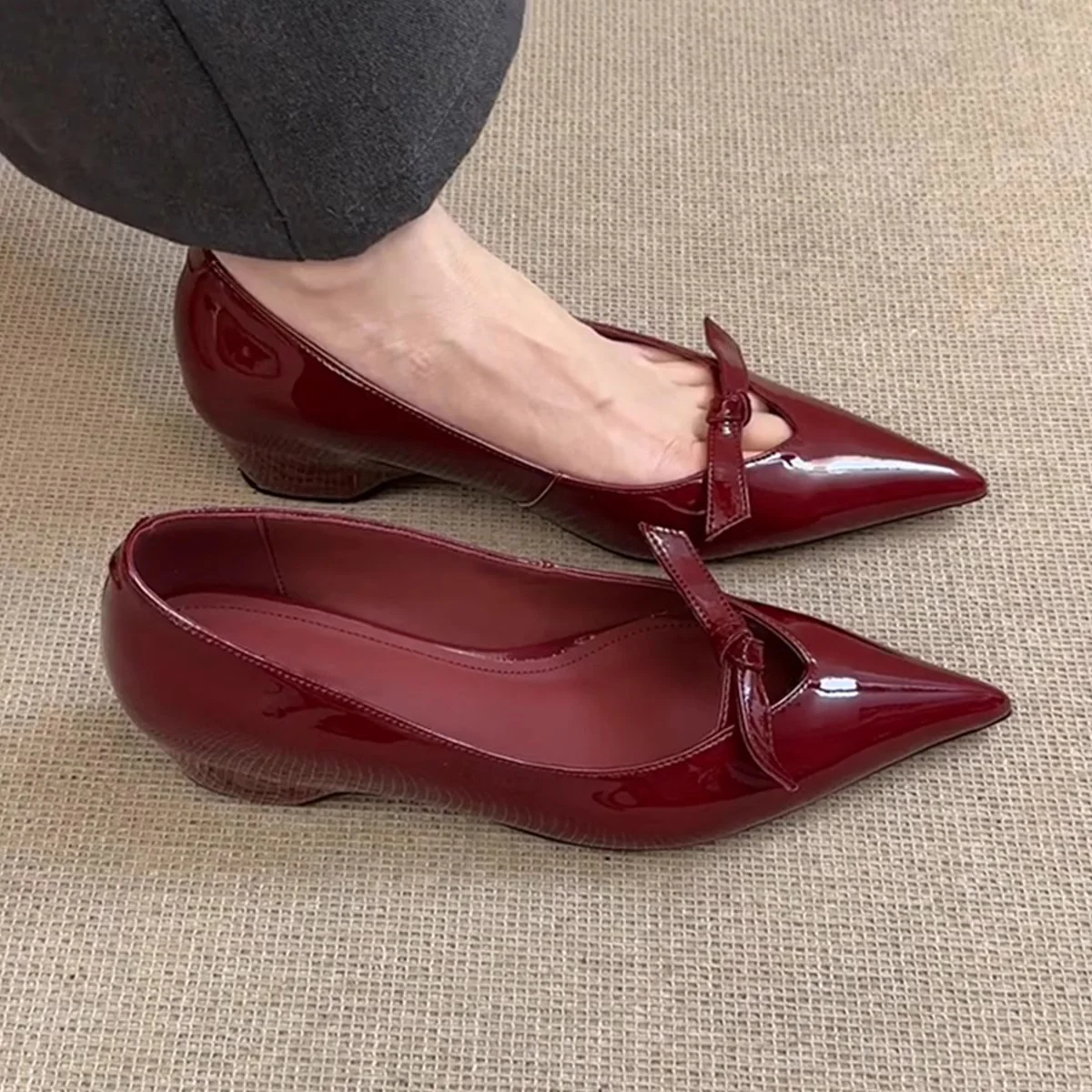 Damen spitze Ballerinas mit schickem Schleifen-Detail und komfortablem Blockabsatz Heidi Mode - Image 3