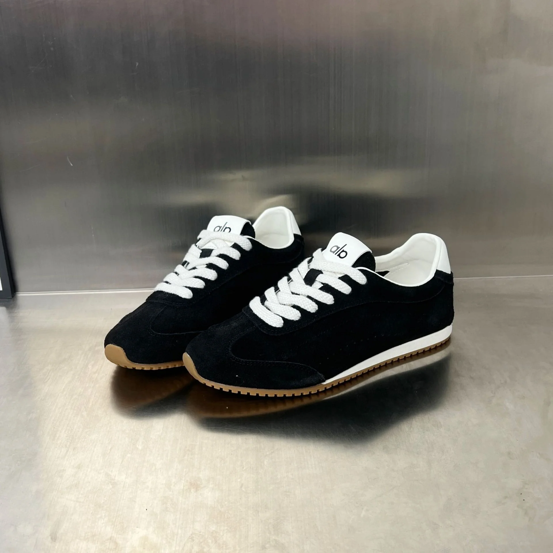 Damen Sportive Sneakers aus hochwertigem Wildleder mit rutschfester Sohle Heidi Mode - Image 2