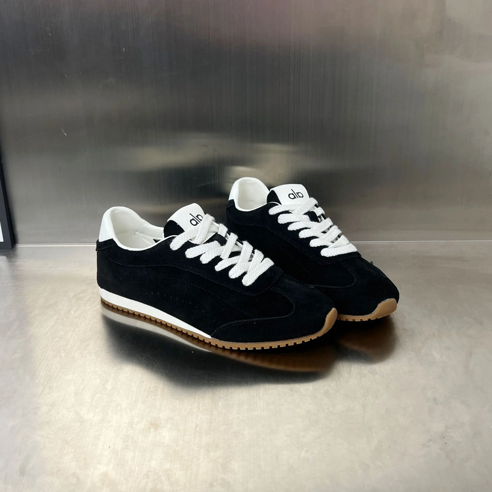 Damen Sportive Sneakers aus hochwertigem Wildleder mit rutschfester Sohle Heidi Mode - Image 4