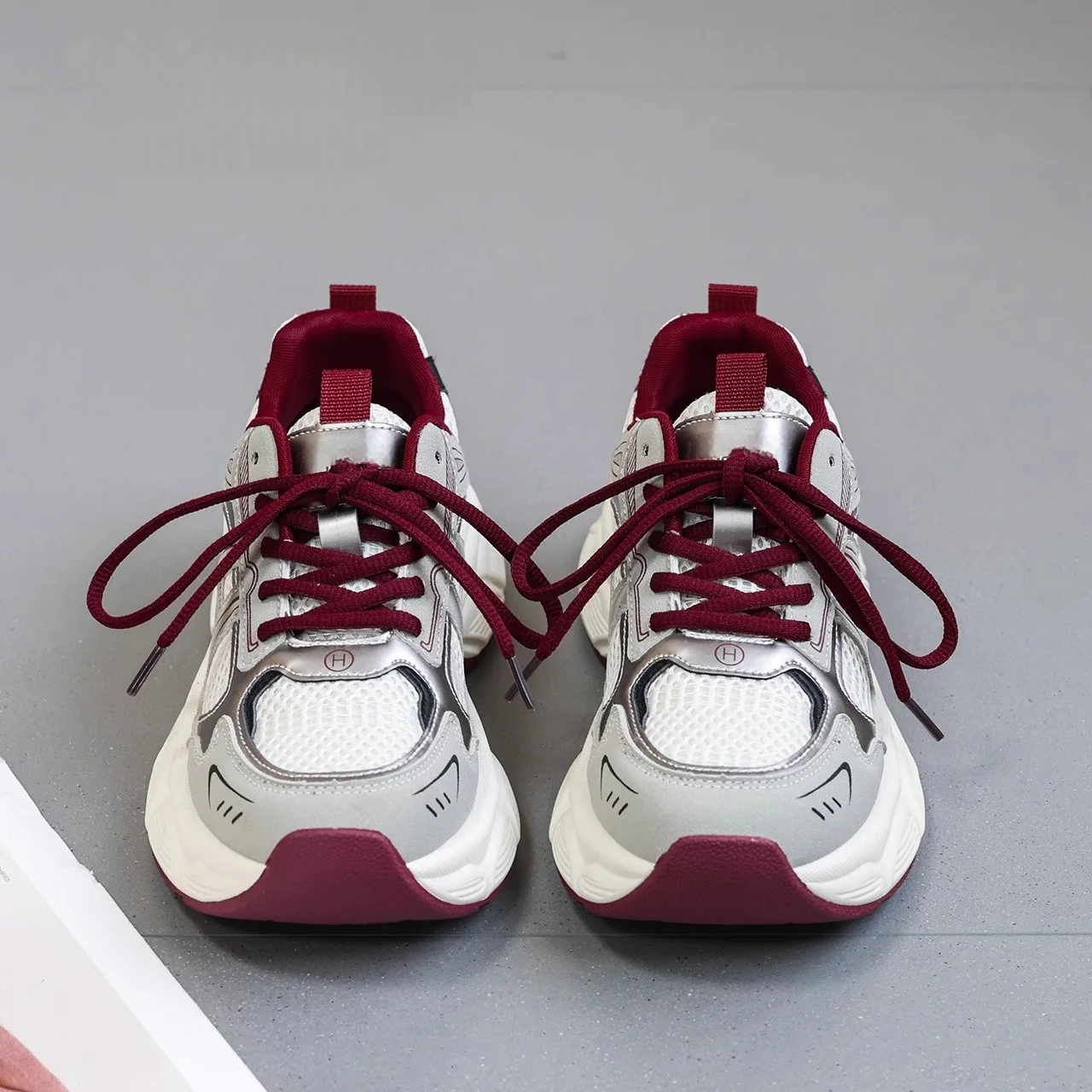 Damen Sportliche Atmungsaktive Sneakers mit gepolsterter Sohle und rutschfester Außensohle Heidi Mode - Image 4