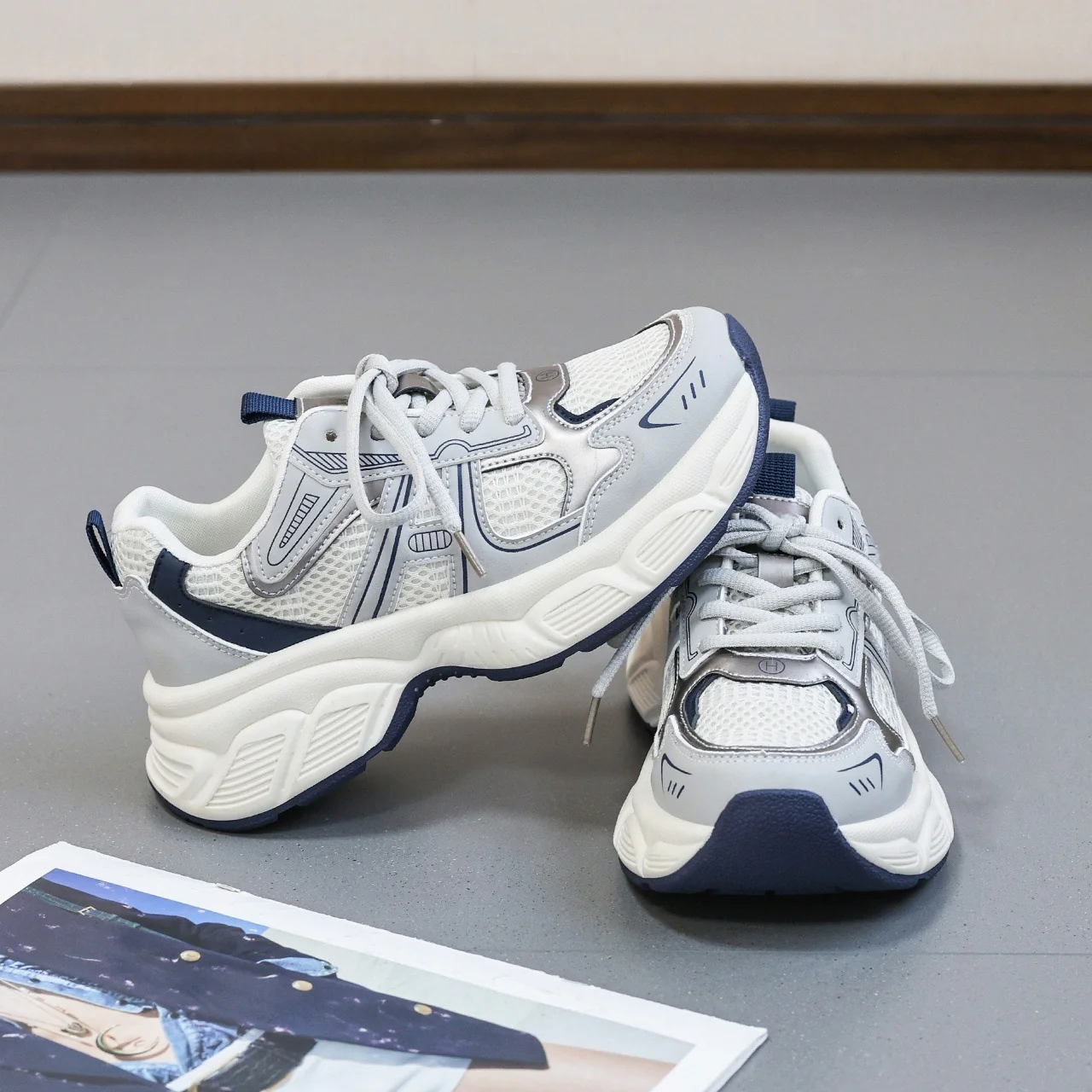 Damen Sportliche Atmungsaktive Sneakers mit gepolsterter Sohle und rutschfester Außensohle Heidi Mode - Image 6