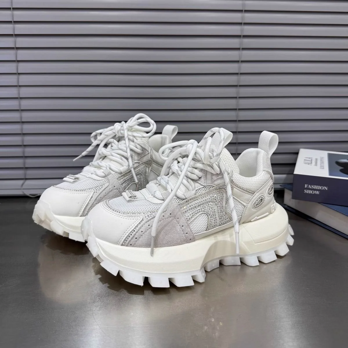 Damen Sportliche Chunky-Sneaker mit dicker Plattform und atmungsaktiver Oberflächenstruktur Heidi Mode - Image 4