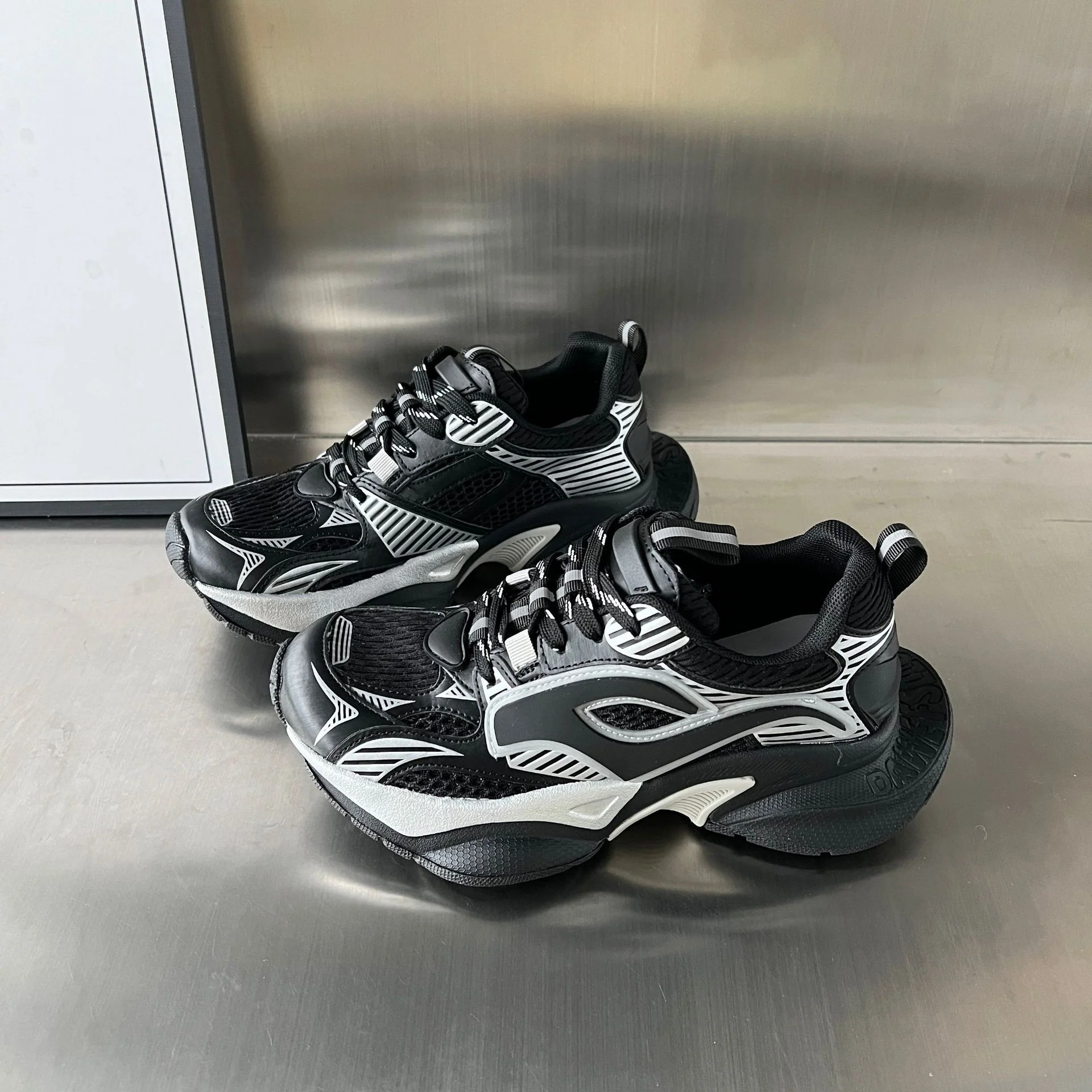 Damen Sportliche Chunky Sneakers mit atmungsaktivem Mesh-Obermaterial und stabiler Sohle Heidi Mode - Image 2