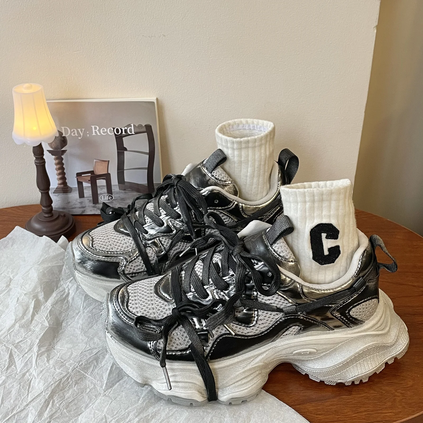 Damen Sportliche Chunky Sneakers mit atmungsaktivem Mesh und reflektierenden Akzenten Heidi Mode - Image 4