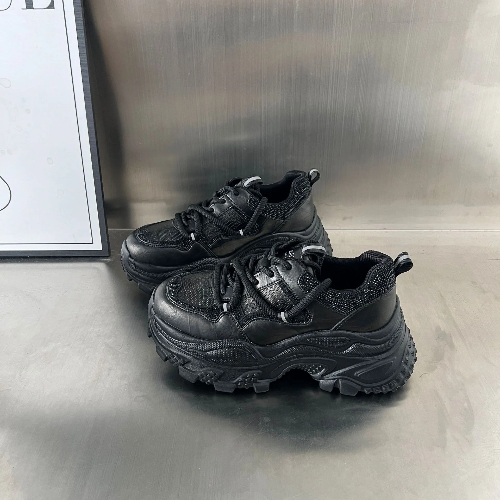 Damen Sportliche Chunky Sneakers mit atmungsaktiver Obermaterialkombination und rutschfester Sohle Heidi Mode - Image 6