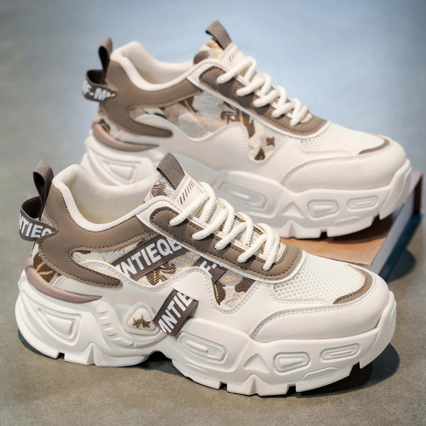 Damen Sportliche Chunky Sneakers mit einzigartigem Blumenmuster Heidi Mode - Image 6
