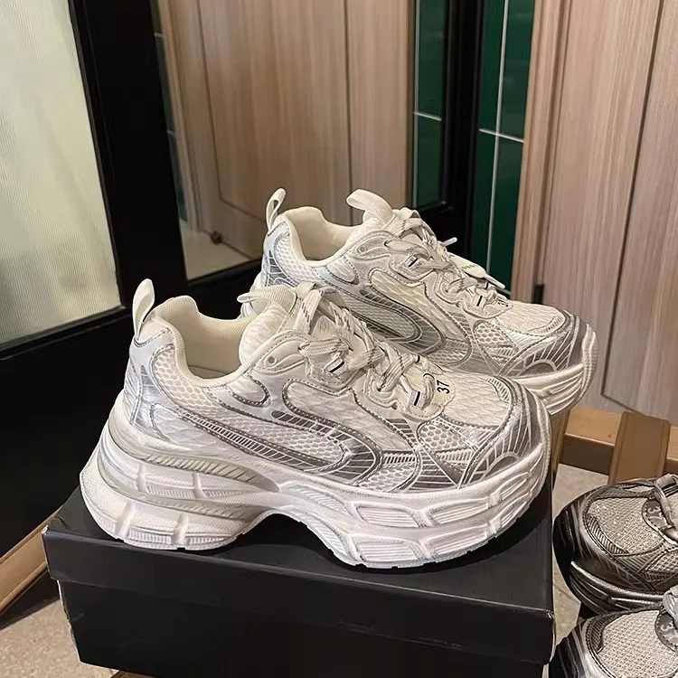 Damen Sportliche Chunky Sneakers mit reflektierenden Oberflächen und optimaler Dämpfung Heidi Mode