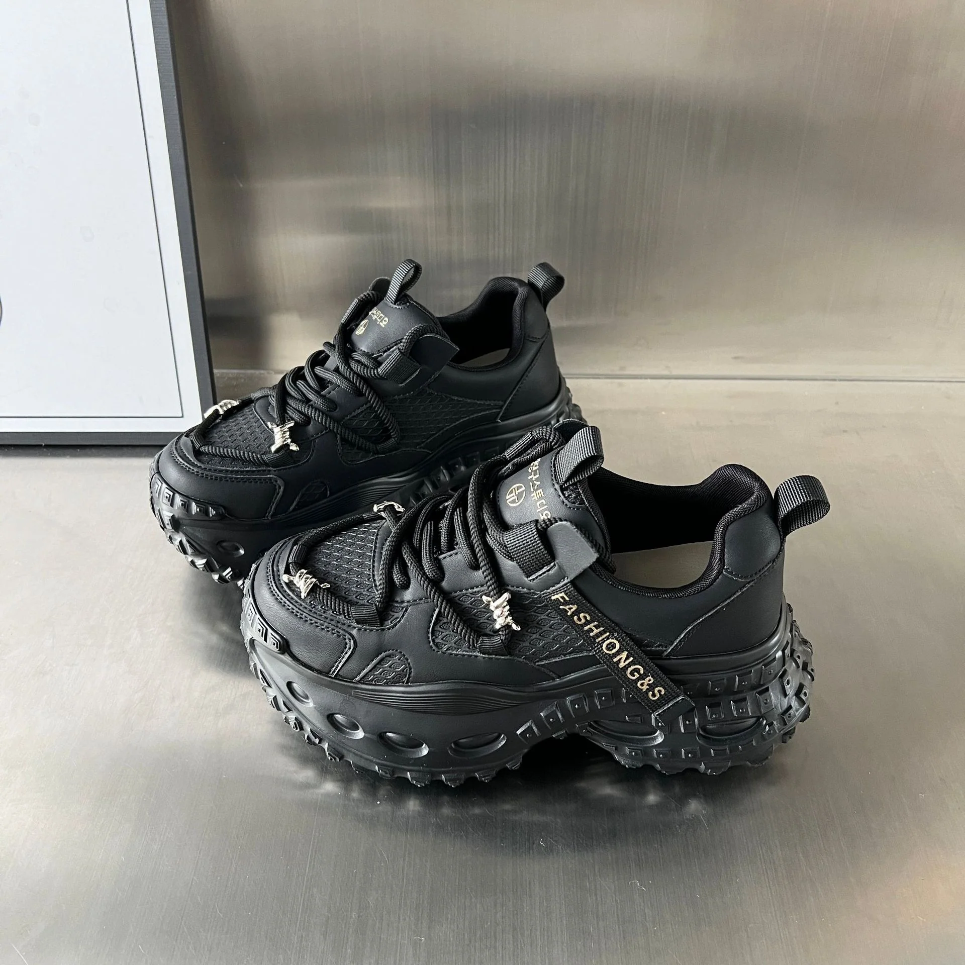 Damen Sportliche Chunky Sneakers mit texturiertem Obermaterial und stabiler Laufsohle Heidi Mode - Image 2