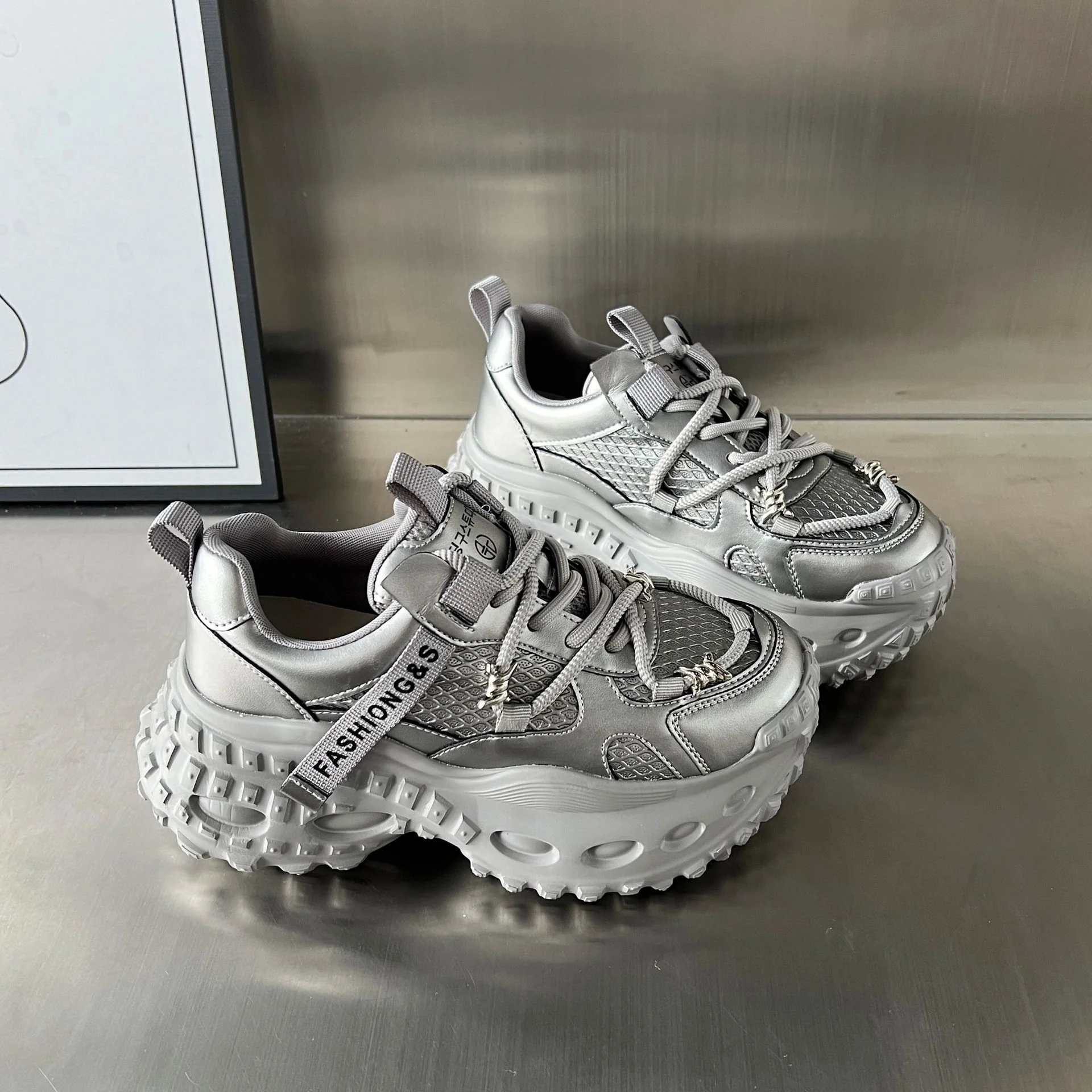 Damen Sportliche Chunky Sneakers mit texturiertem Obermaterial und stabiler Laufsohle Heidi Mode - Image 5