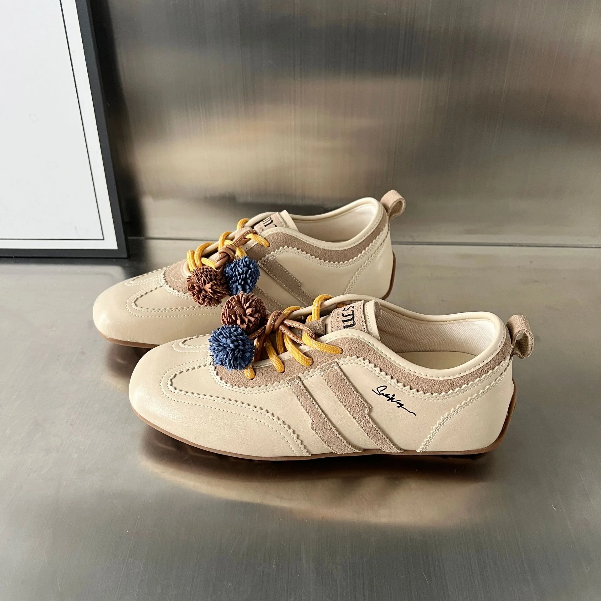 Damen Sportliche Freizeitschuhe aus hochwertigem Leder mit einzigartiger Dekoration Heidi Mode