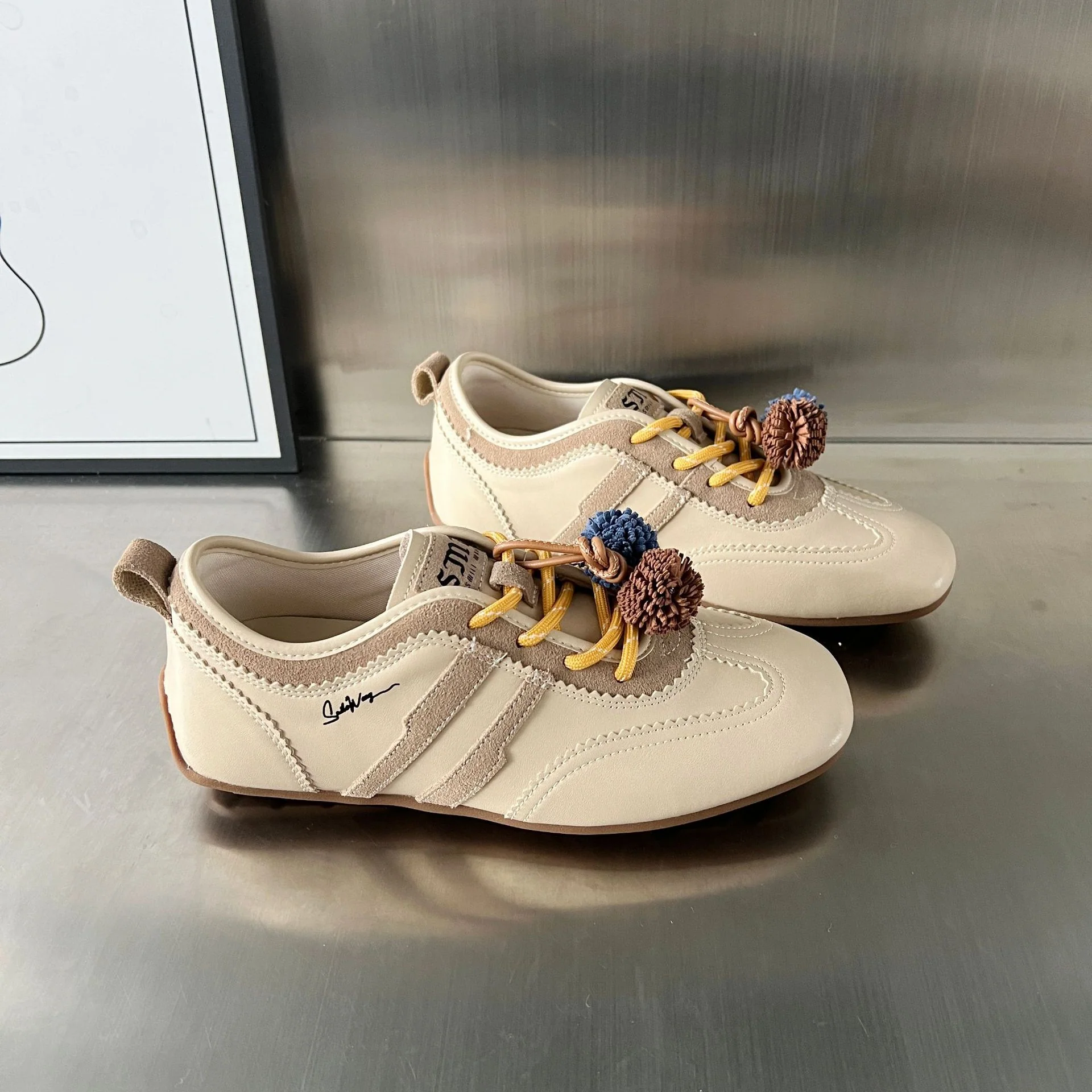 Damen Sportliche Freizeitschuhe aus hochwertigem Leder mit einzigartiger Dekoration Heidi Mode - Image 4