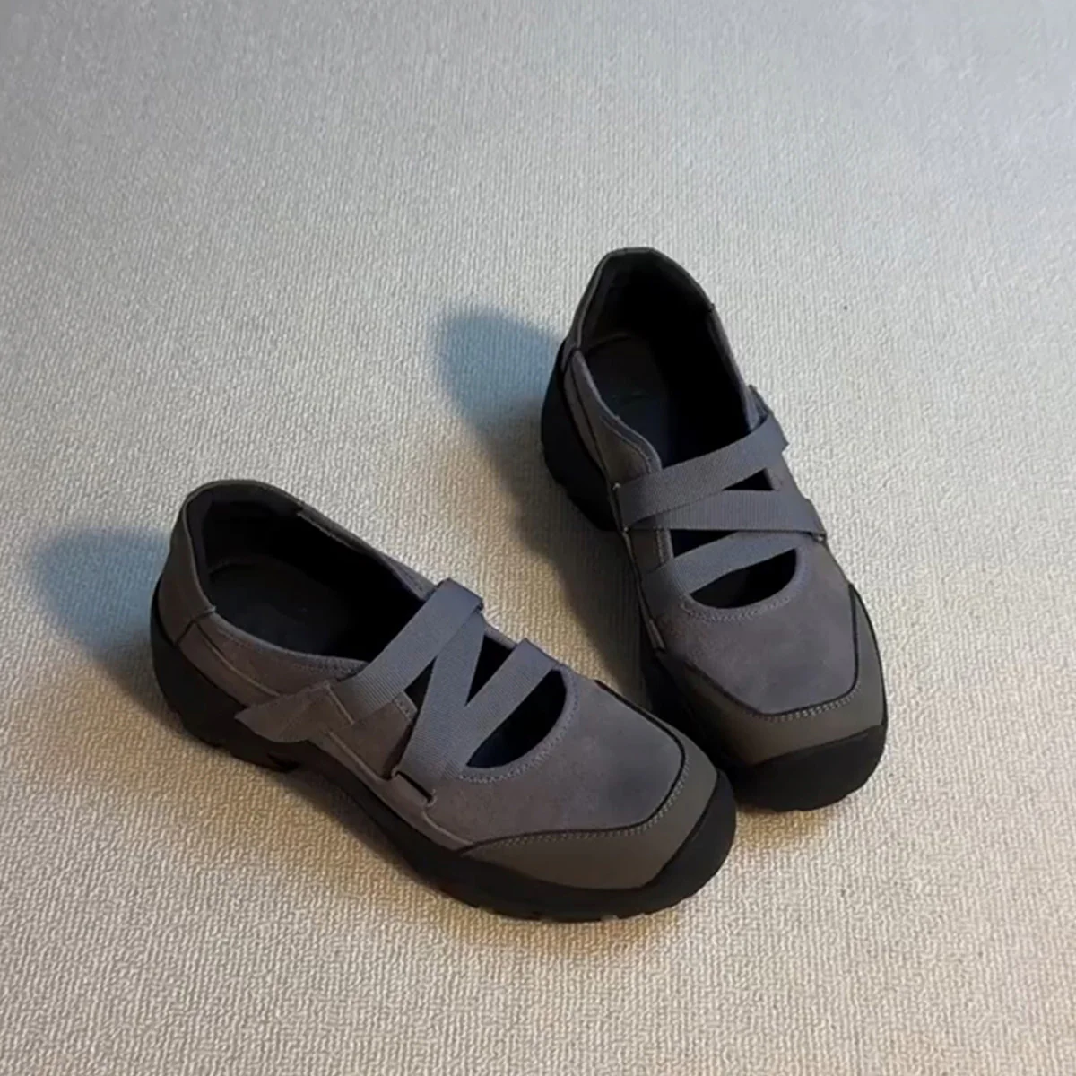 Damen Sportliche Freizeitschuhe mit flexibler Sohle und modischen Riemen Heidi Mode - Image 6