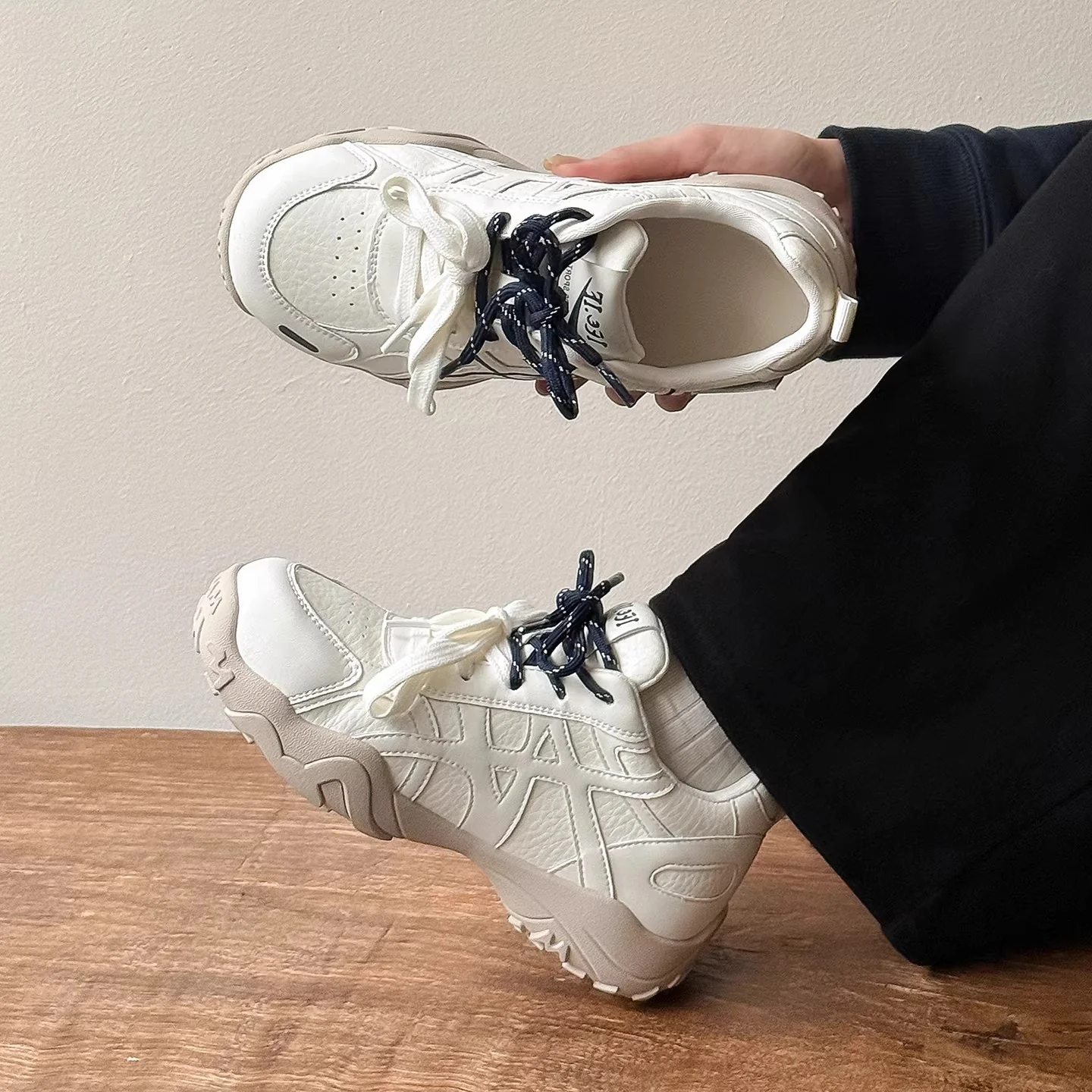 Damen Sportliche Freizeitsneakers mit atmungsaktiver Sohle und ergonomischem Design Heidi Mode - Image 2