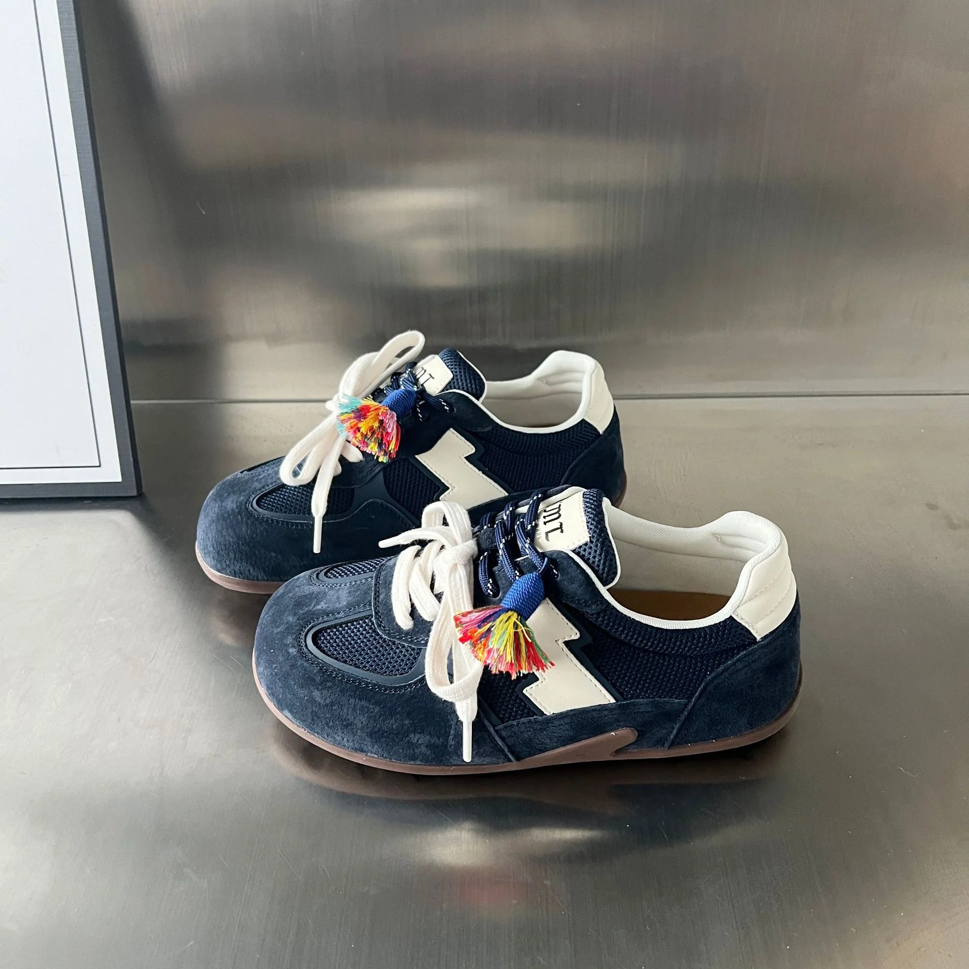 Damen Sportliche Freizeitsneakers mit farbigen Akzenten und atmungsaktiven Einsätzen Heidi Mode - Image 2