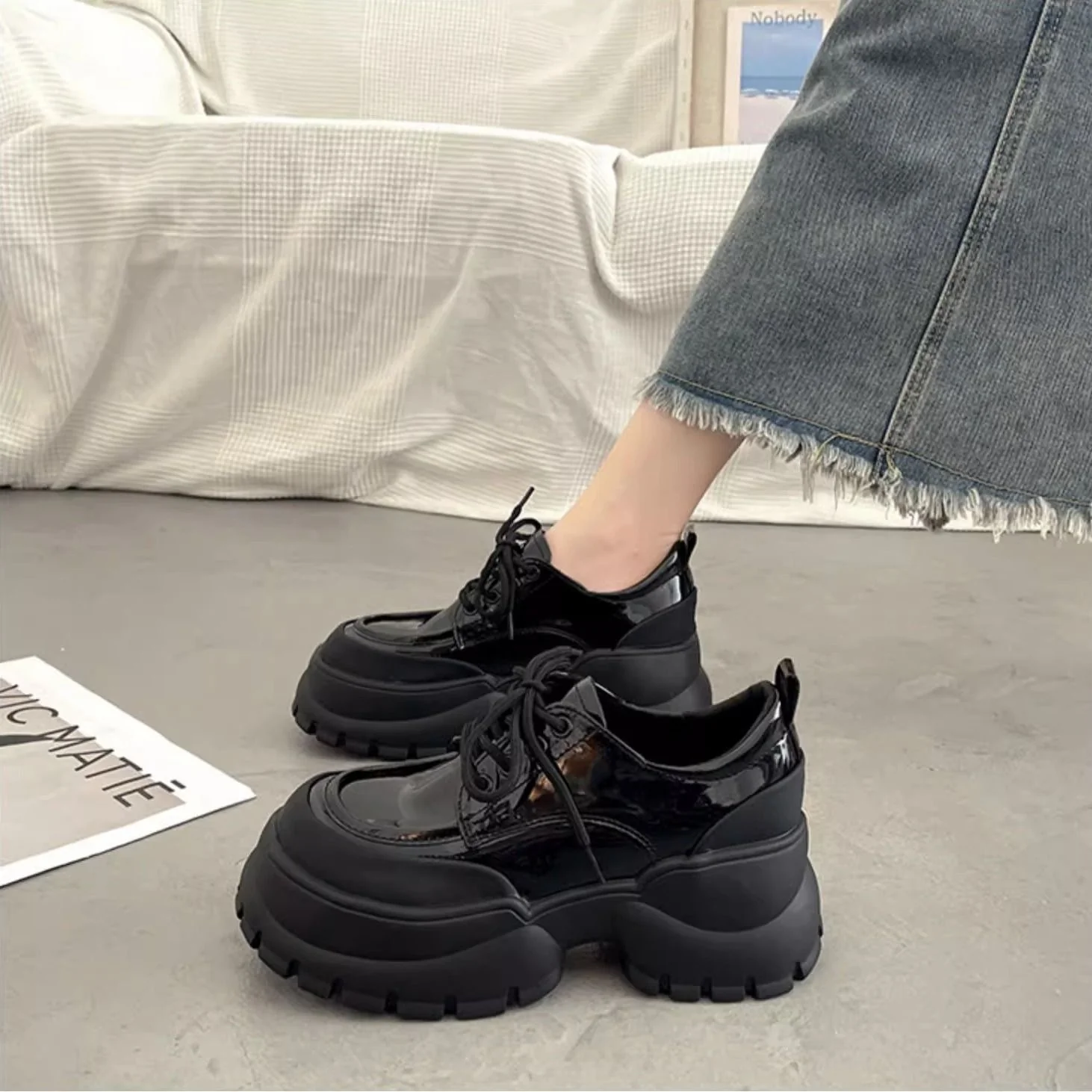 Damen Sportliche Lack Sneakers mit robuster Plateausohle und modischem Design Heidi Mode - Image 6