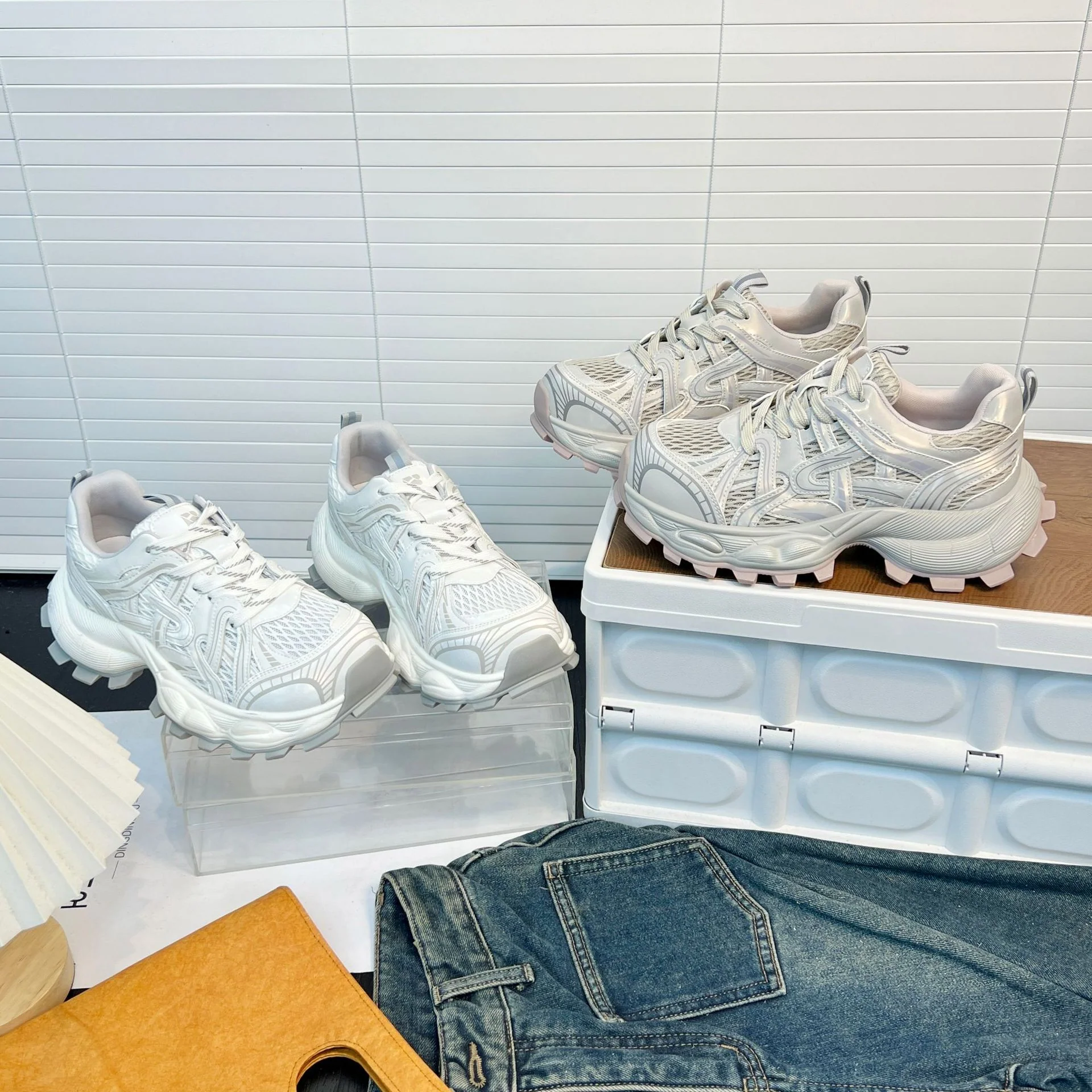 Damen Sportliche Lauf-Sneaker mit atmungsaktivem Mesh-Obermaterial und stabiler Profilsohle Heidi Mode - Image 3