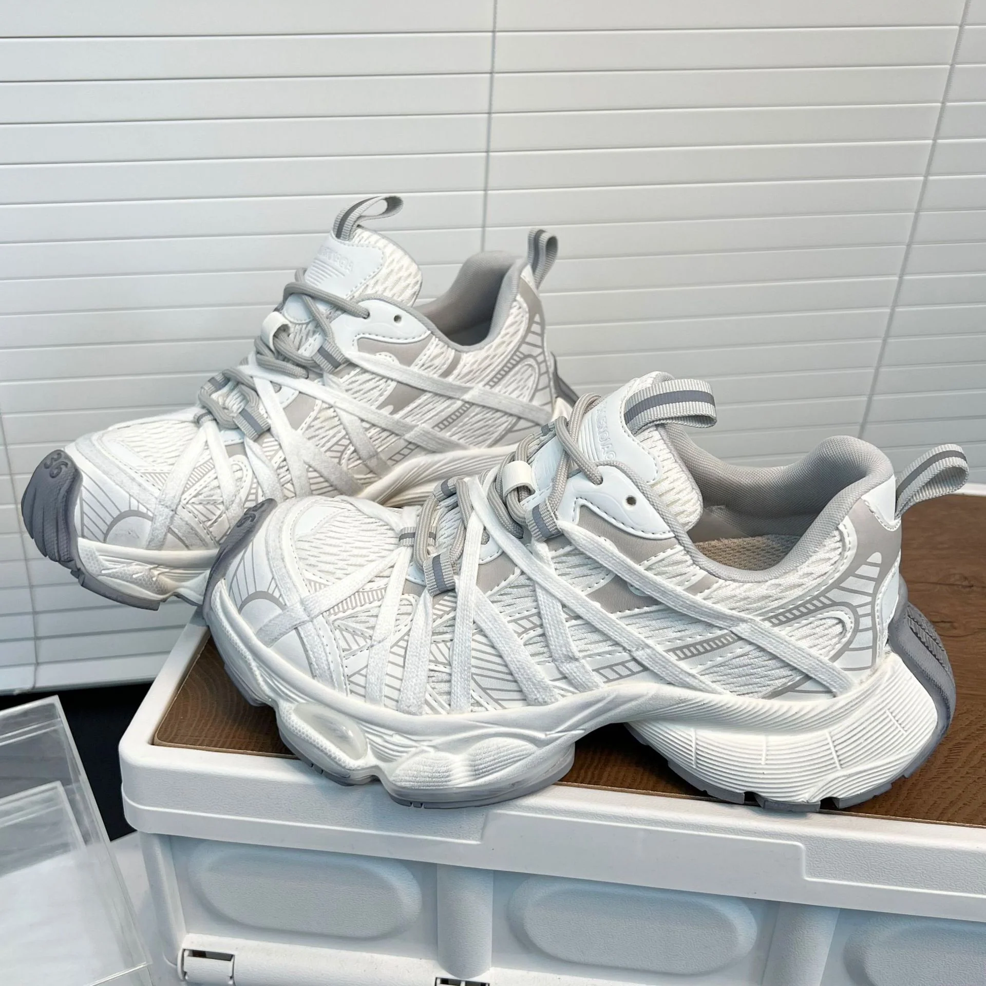 Damen Sportliche Lauf-Sneaker mit atmungsaktiver Mesh-Oberfläche und innovativem Dämpfungssystem Heidi Mode - Image 6