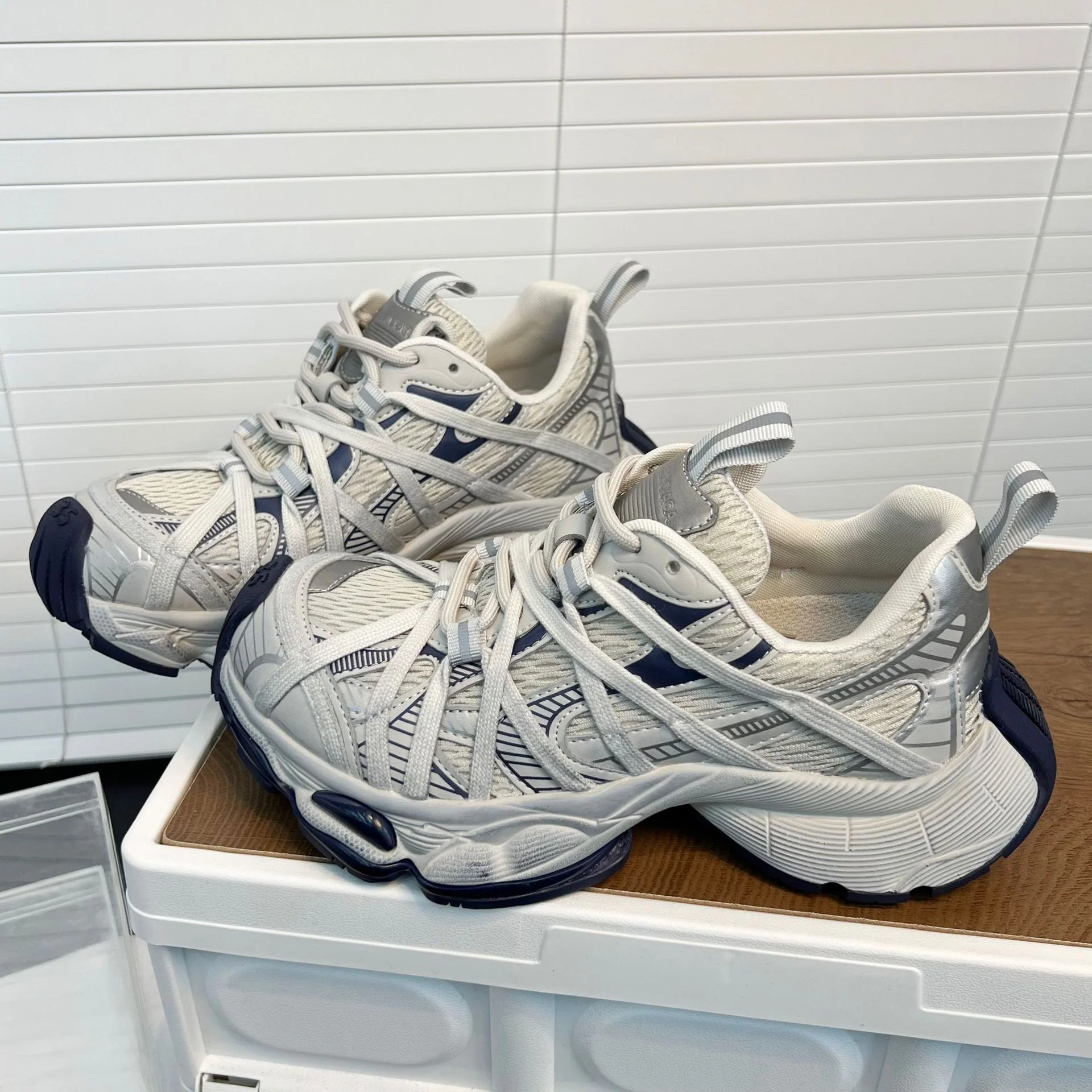 Damen Sportliche Lauf-Sneaker mit atmungsaktiver Mesh-Oberfläche und innovativem Dämpfungssystem Heidi Mode - Image 8