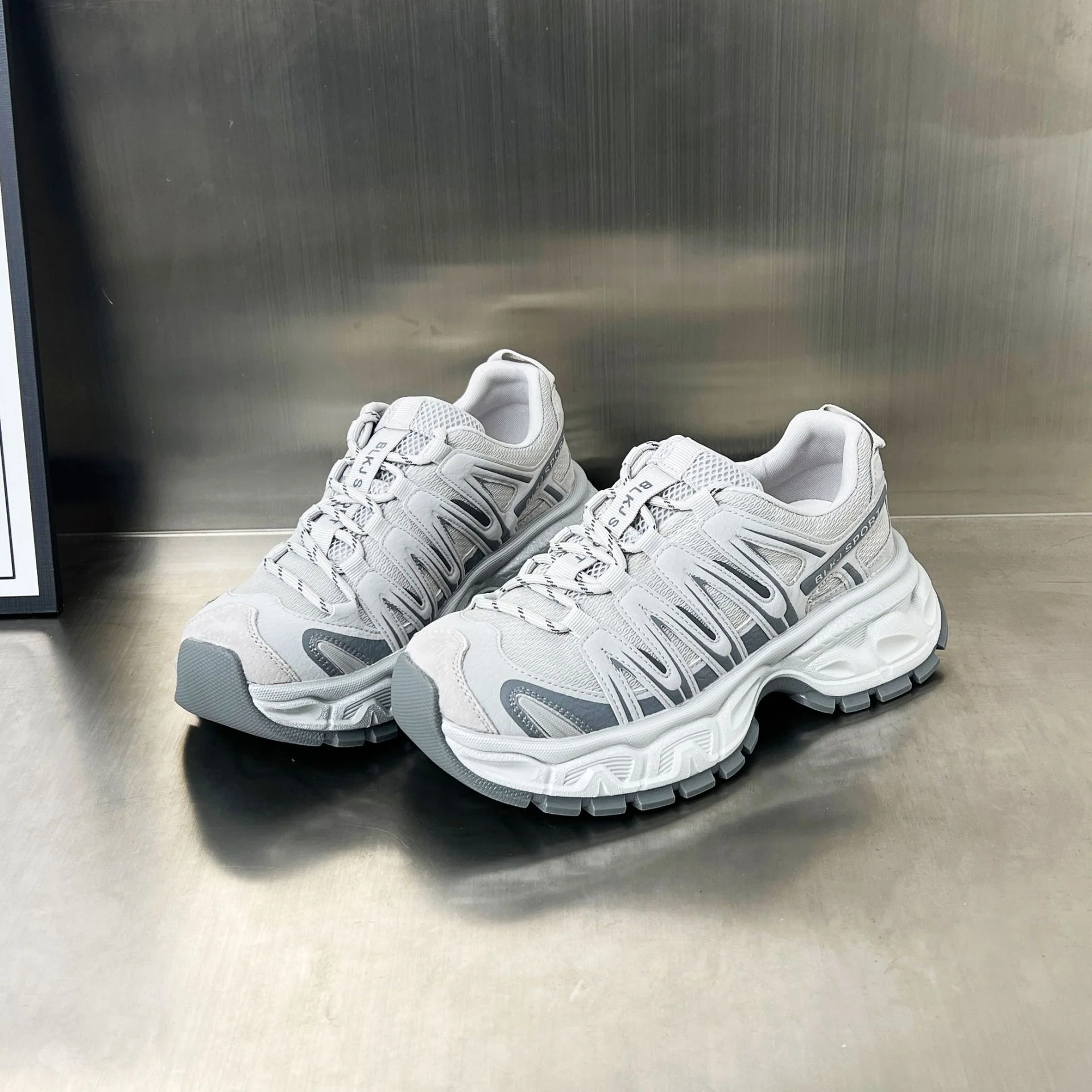 Damen Sportliche Lauf-Sneaker mit atmungsaktiver Mesh-Oberfläche und robustem Sohlenprofil Heidi Mode - Image 4