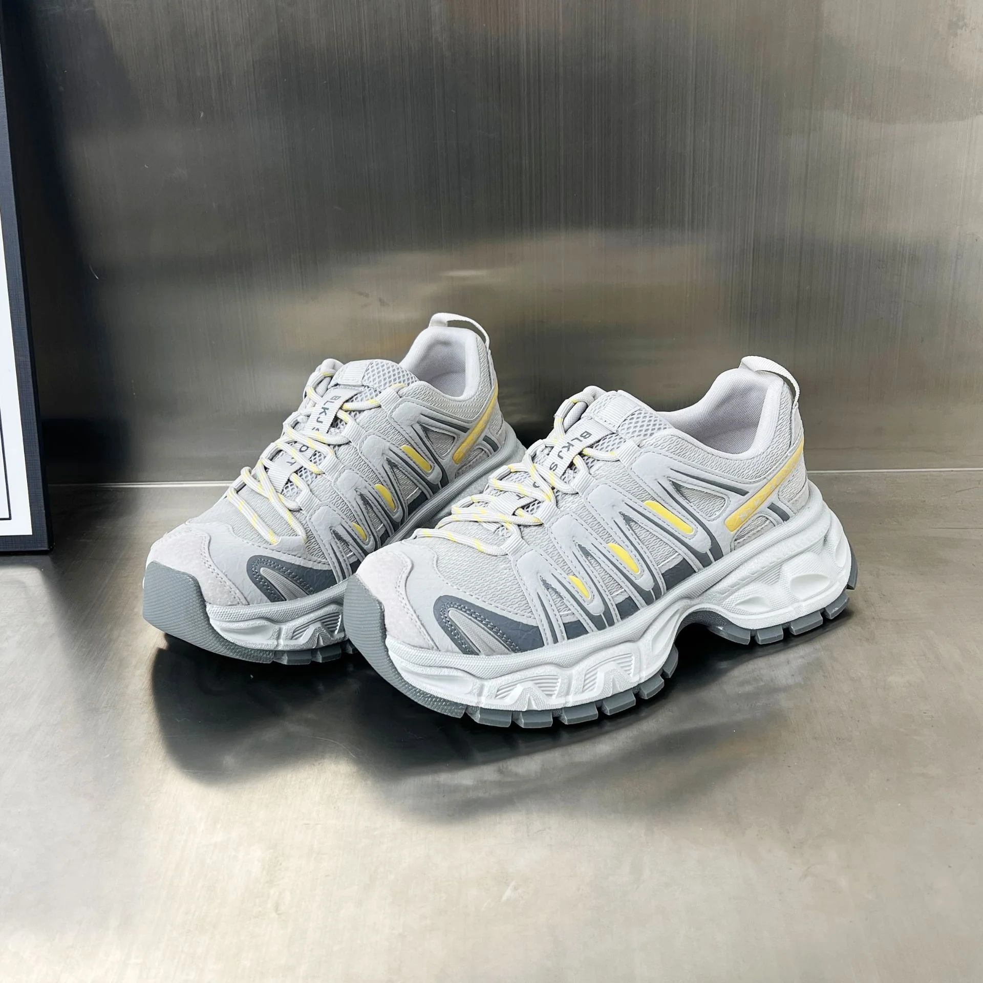Damen Sportliche Lauf-Sneaker mit atmungsaktiver Mesh-Oberfläche und robustem Sohlenprofil Heidi Mode - Image 8