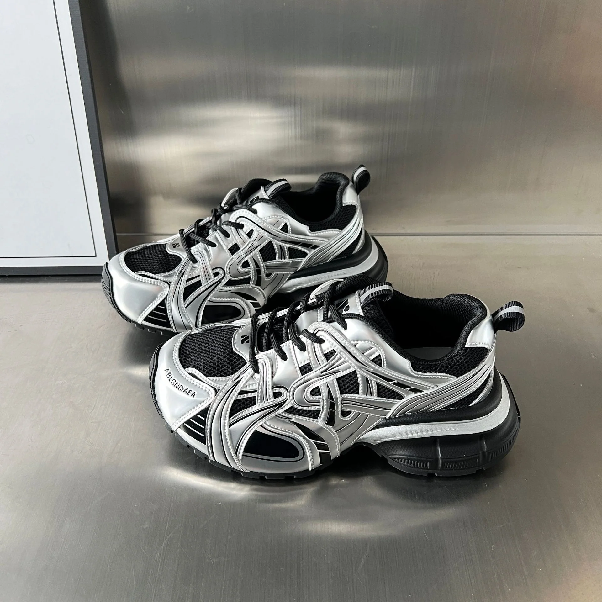 Damen Sportliche Lauf-Sneaker mit dämpfendem Mesh-Obermaterial Heidi Mode - Image 2