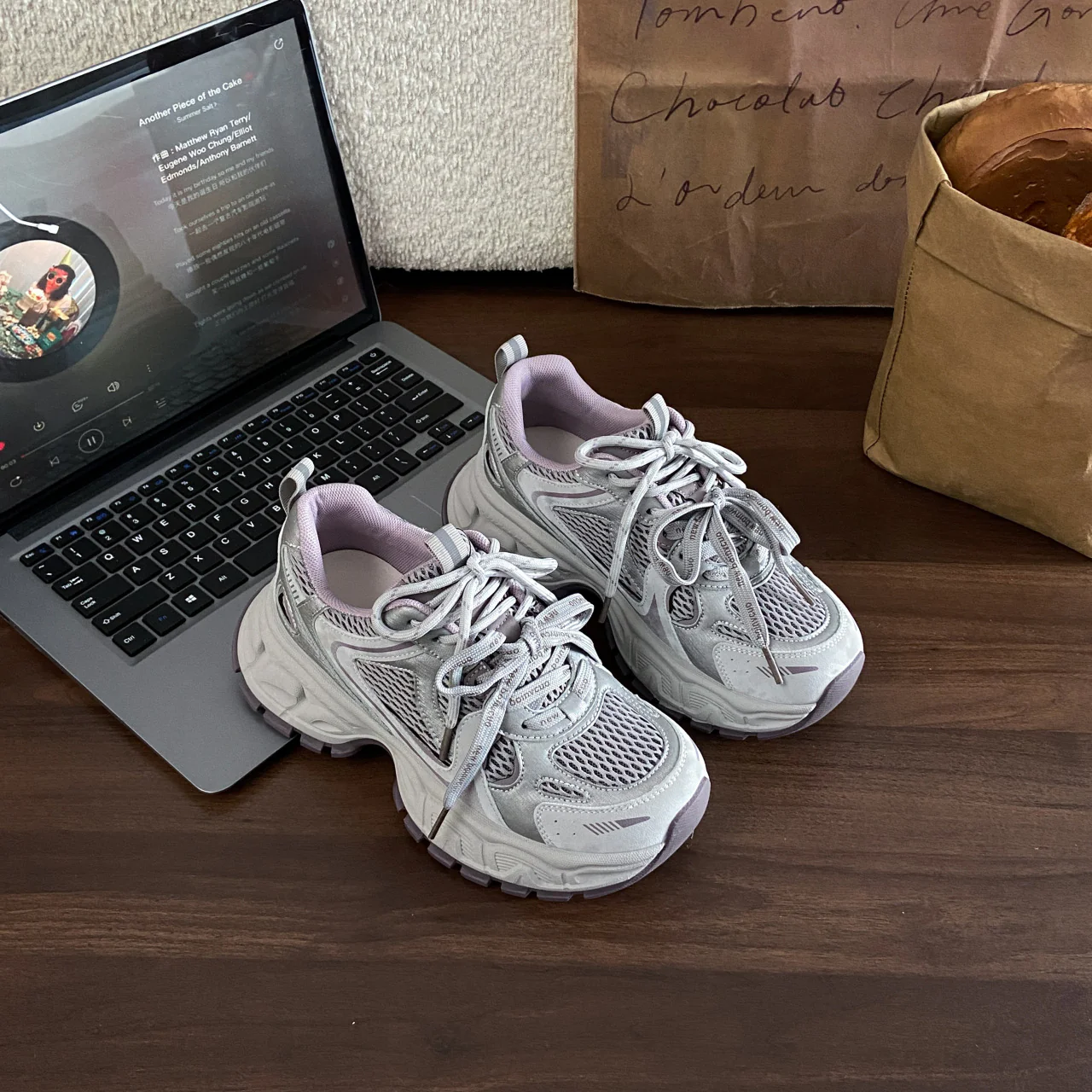 Damen Sportliche Lauf Sneakers mit atmungsaktiver Mesh-Oberfläche und robustem Sohlenprofil Heidi Mode - Image 2