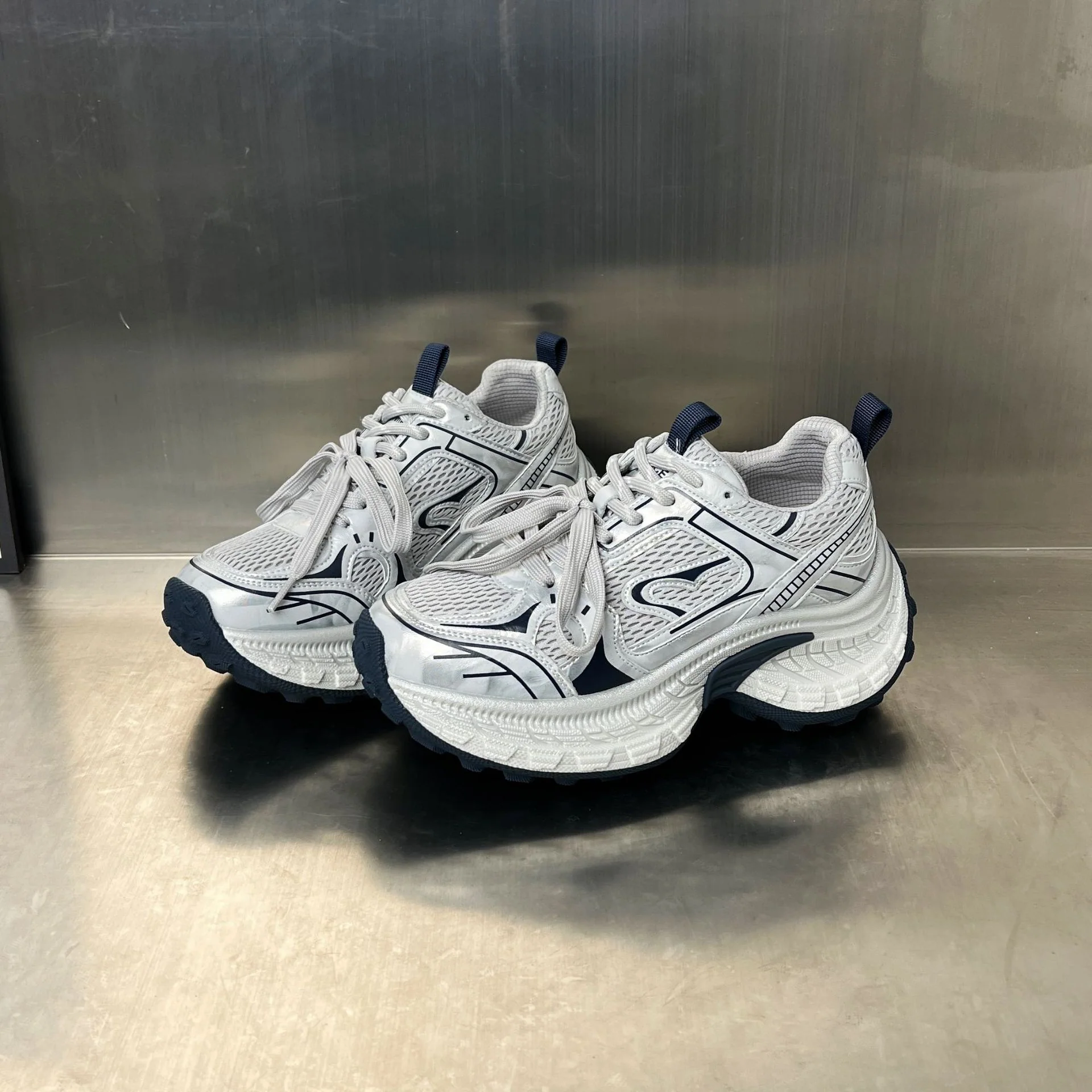 Damen Sportliche Laufschuhe mit atmungsaktivem Mesh-Obermaterial und innovativer Dämpfungstechnologie Heidi Mode - Image 2