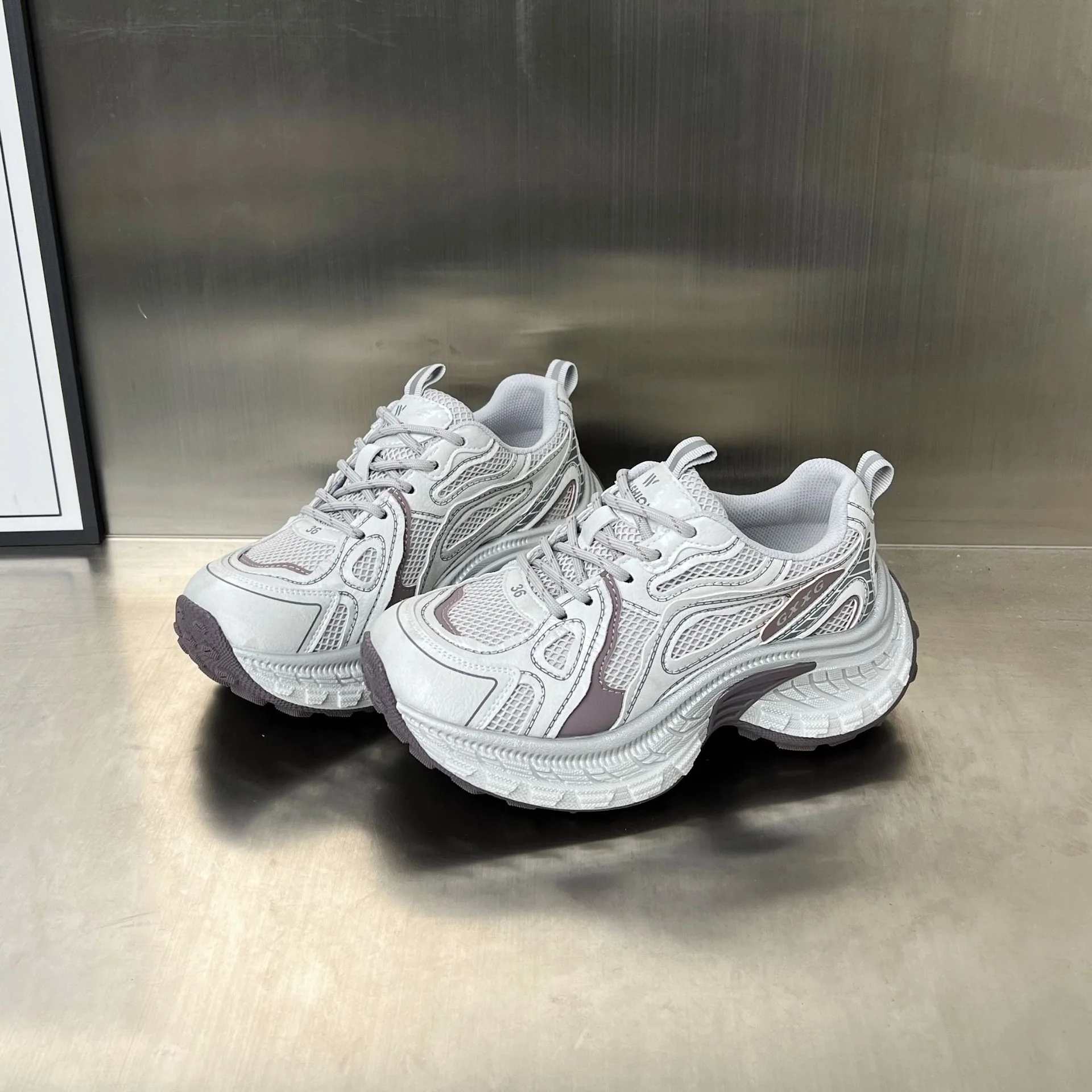 Damen Sportliche Laufschuhe mit innovativem Dämpfungssystem und atmungsaktiven Mesh-Einsätzen Heidi Mode - Image 2