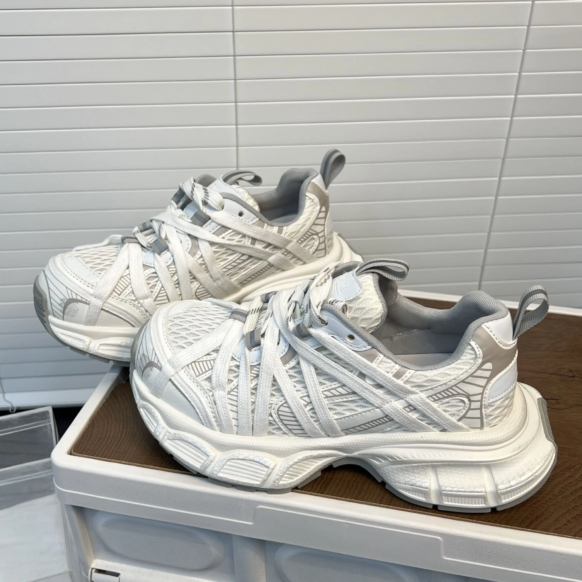Damen Sportliche Laufschuhe mit innovativem Design und atmungsaktiver Obermaterialstruktur Heidi Mode - Image 2