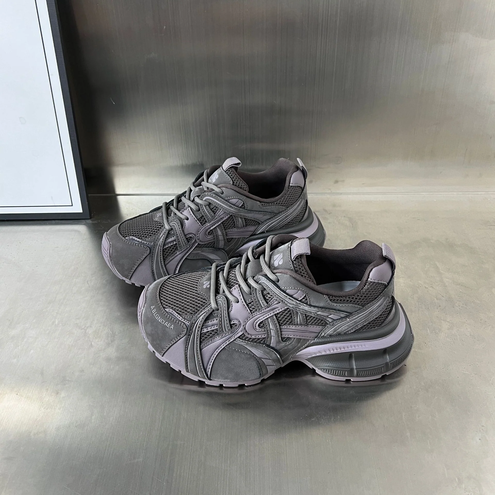 Damen Sportliche Mesh-Sneaker mit dämpfender Sohle und atmungsaktiver Konstruktion Heidi Mode - Image 2