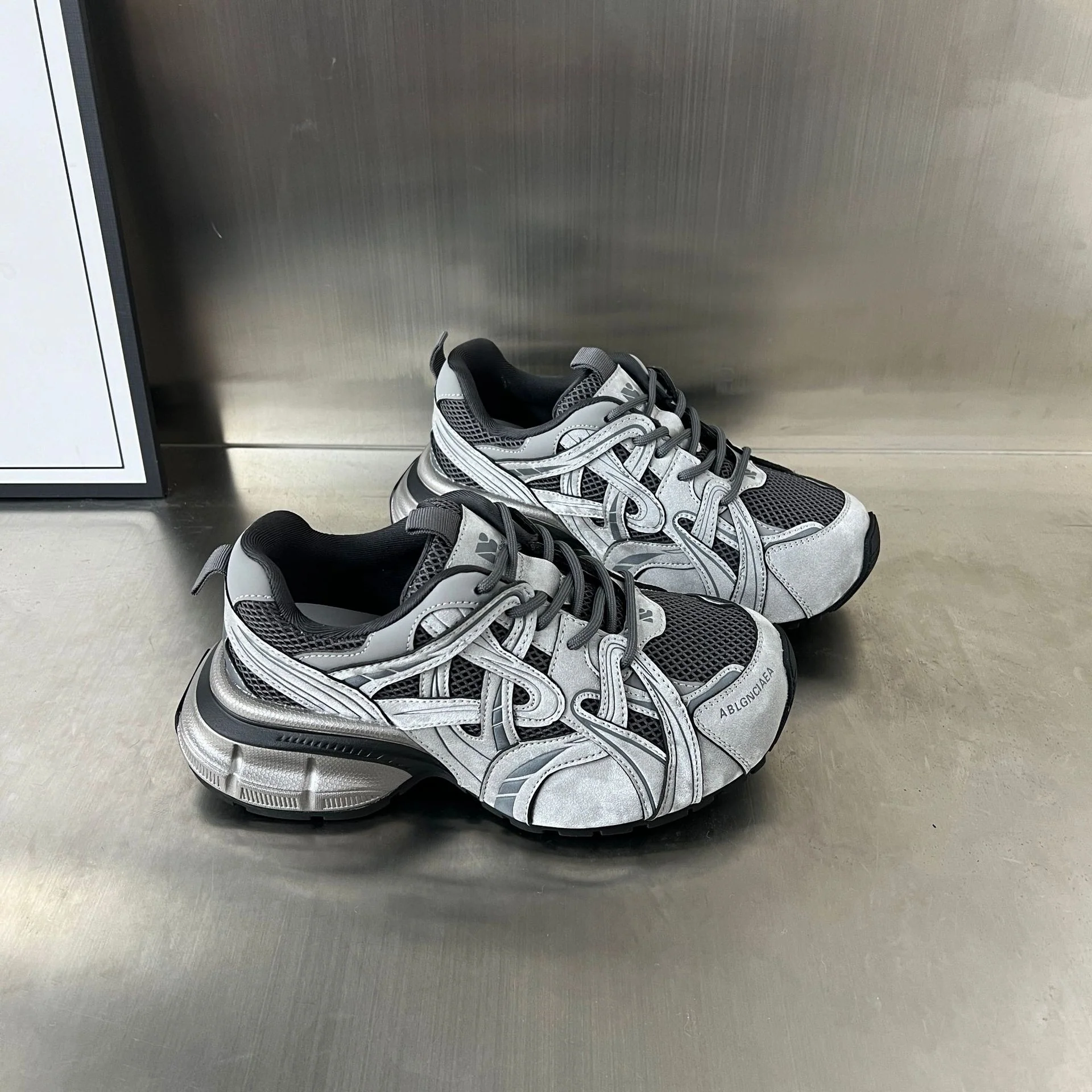 Damen Sportliche Mesh-Sneaker mit dämpfender Sohle und atmungsaktiver Konstruktion Heidi Mode - Image 6