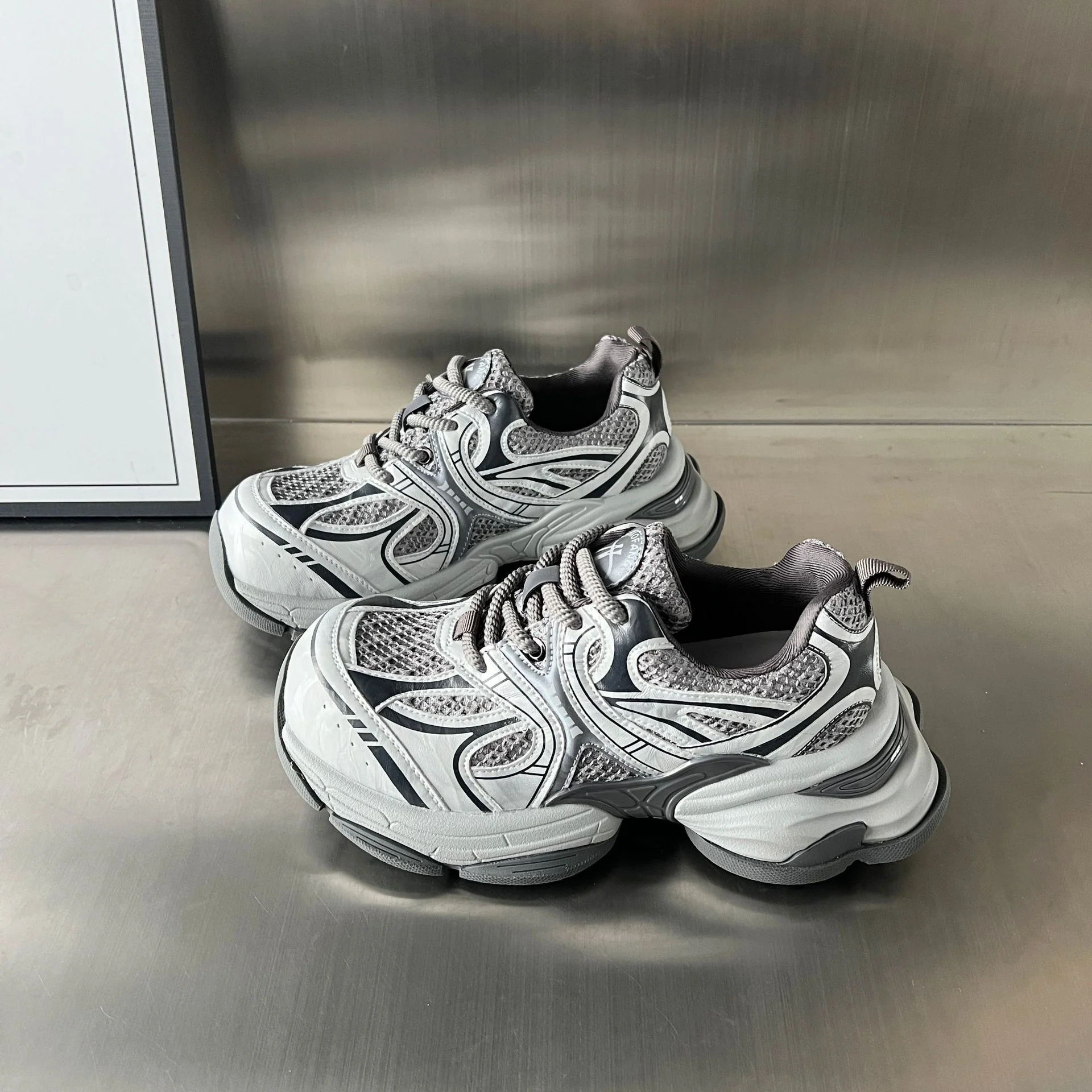 Damen Sportliche Multifunktionale Sneakers mit atmungsaktiven Mesh-Einsätzen und stoßdämpfender Sohle Heidi Mode