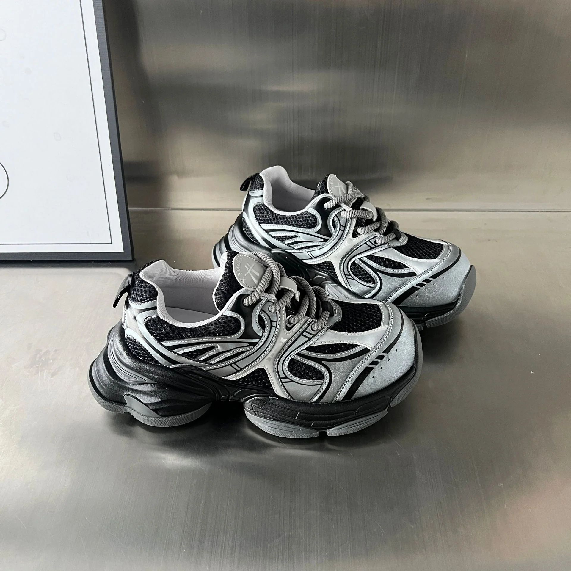 Damen Sportliche Multifunktionale Sneakers mit atmungsaktiven Mesh-Einsätzen und stoßdämpfender Sohle Heidi Mode - Image 4