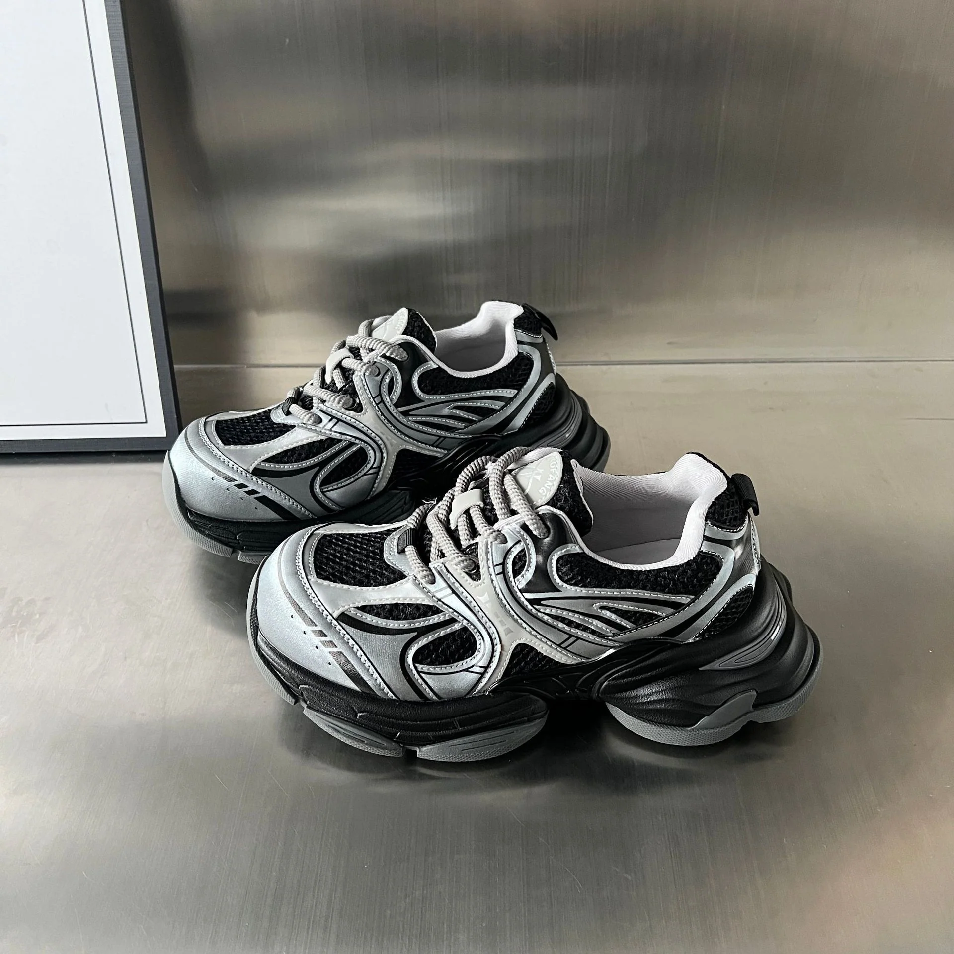 Damen Sportliche Multifunktionale Sneakers mit atmungsaktiven Mesh-Einsätzen und stoßdämpfender Sohle Heidi Mode - Image 6