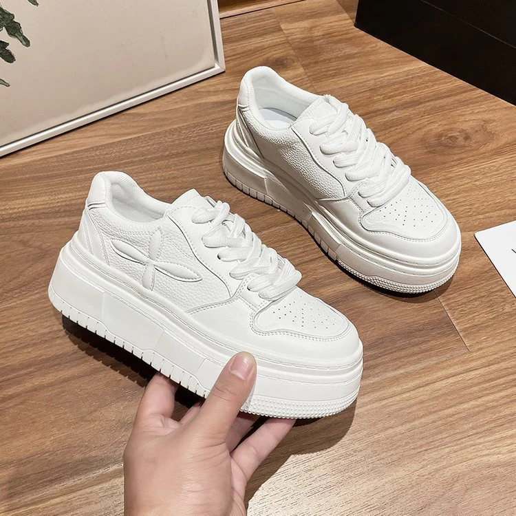 Damen Sportliche Plateau-Sneaker mit eleganten Applikationen Heidi Mode - Image 4