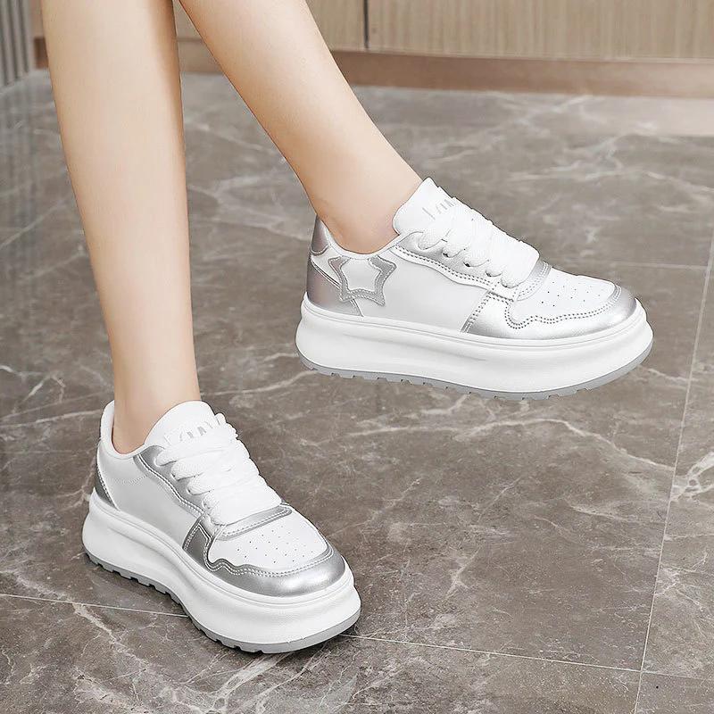 Damen Sportliche Plateau-Sneaker mit glänzenden Akzenten und komfortabler Dämpfung Heidi Mode - Image 4