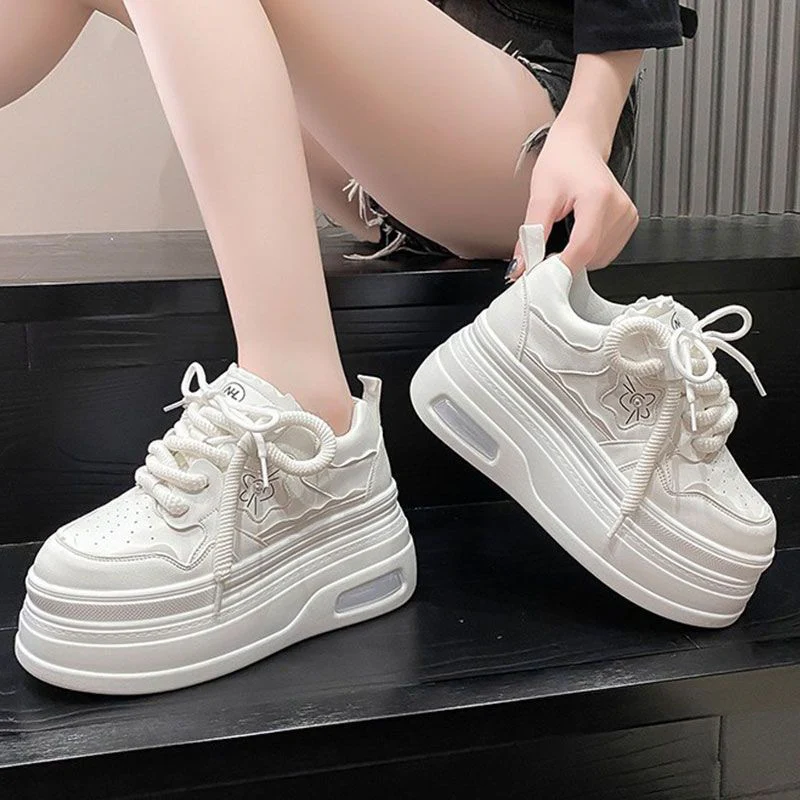 Damen Sportliche Plateau-Sneaker mit modischem Blumendetail Heidi Mode - Image 3