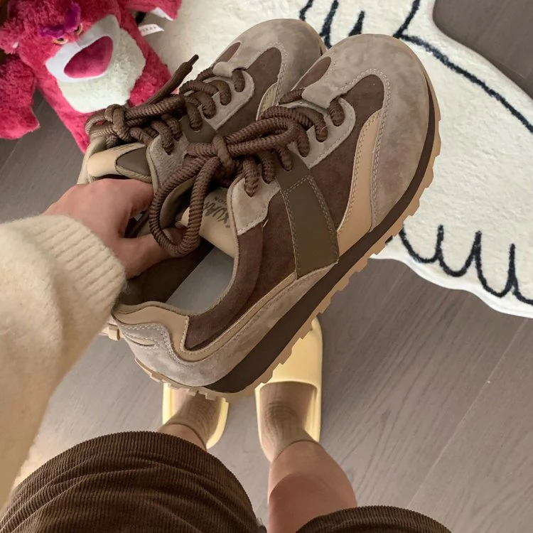 Damen Sportliche Retro Sneakers mit hochqualitativem Obermaterial und dämpfender Sohle Heidi Mode - Image 3