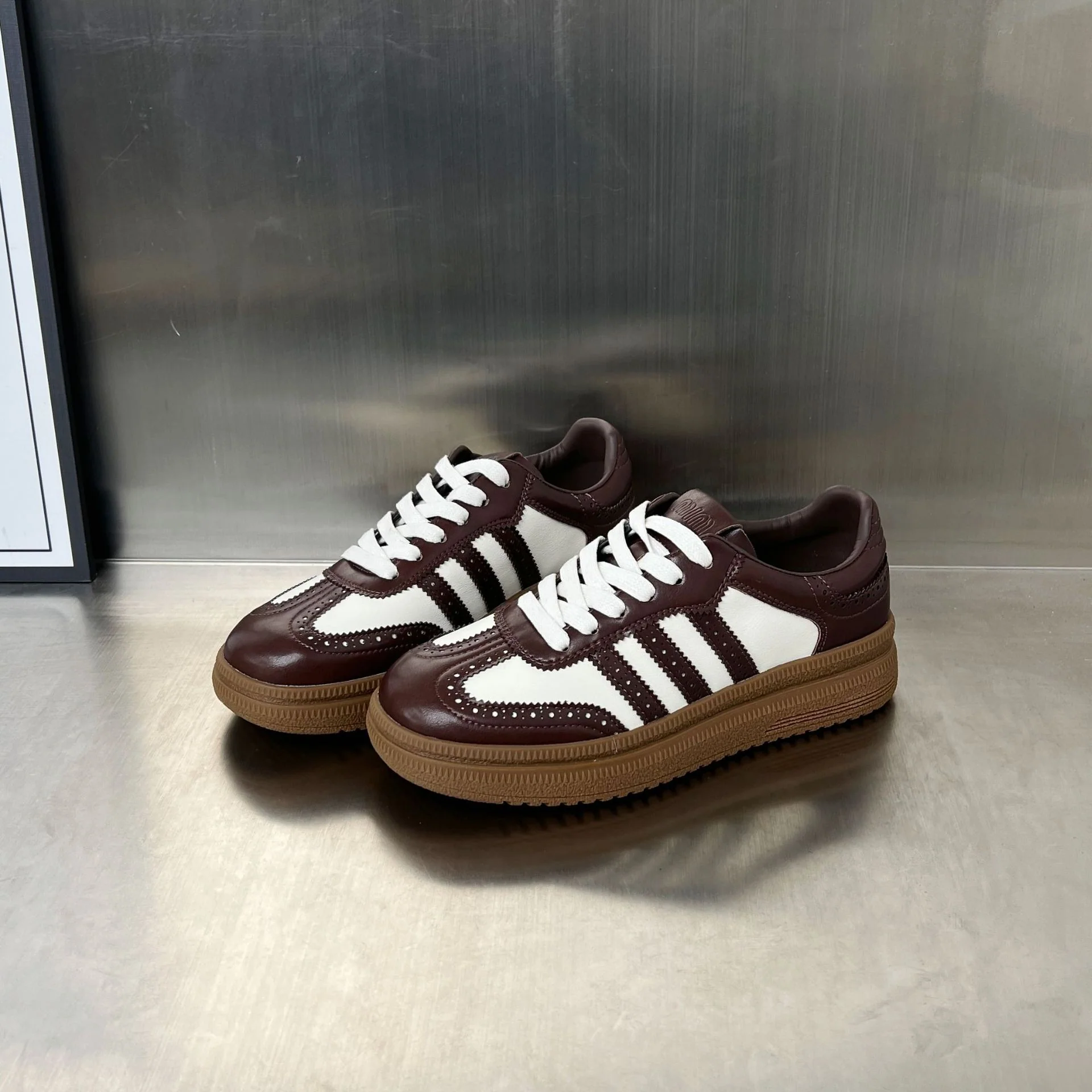 Damen sportliche Retro-Sneakers mit klassischem Design und atmungsaktiver Oberkonstruktion Heidi Mode - Image 6