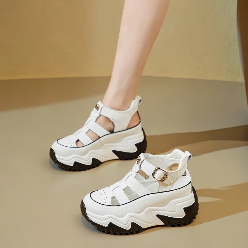 Damen Sportliche Sandalen mit rutschfestem Profil und angepasstem Riemendesign Heidi Mode