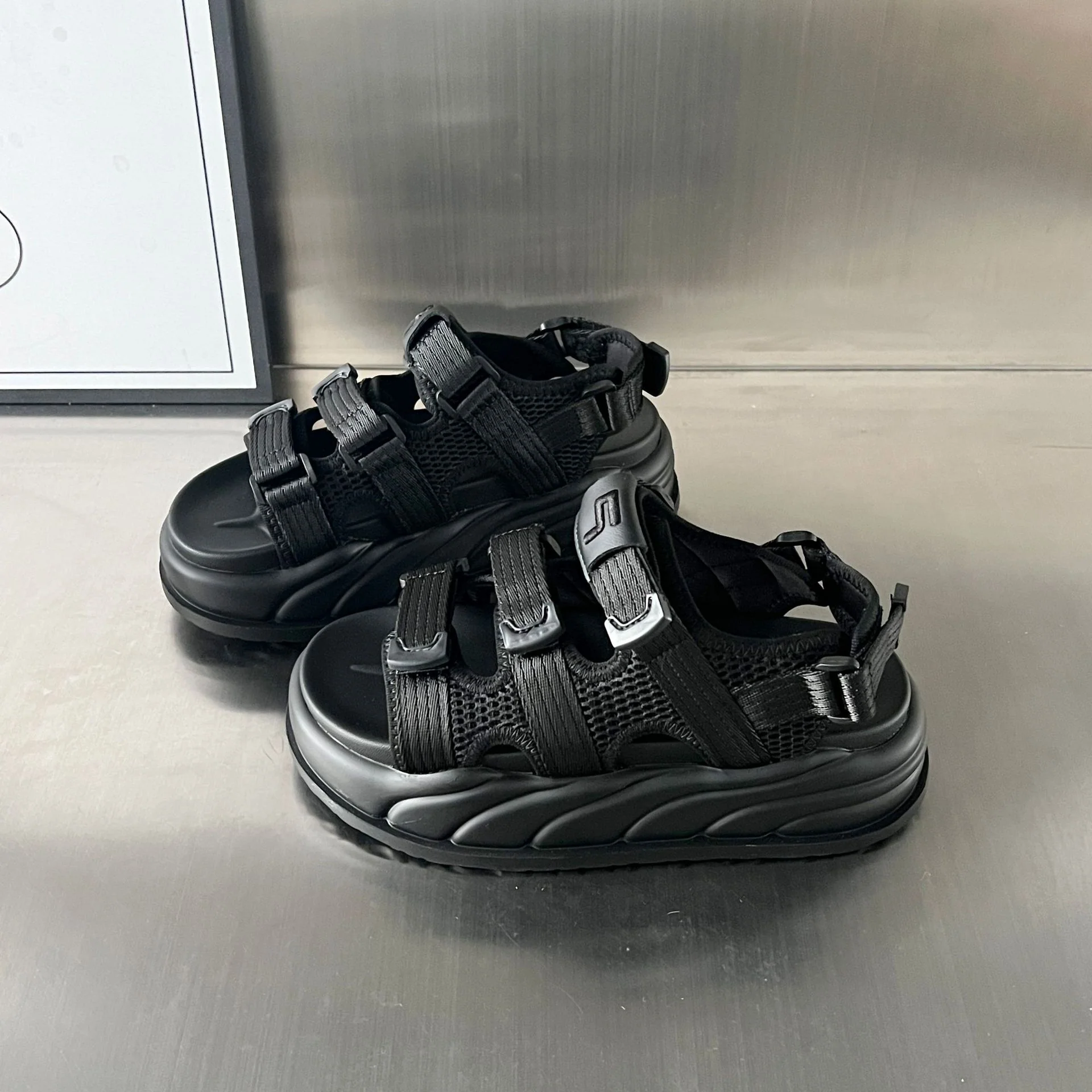 Damen Sportliche Sandalen mit verstellbaren Riemen und dämpfender Sohle Heidi Mode - Image 2