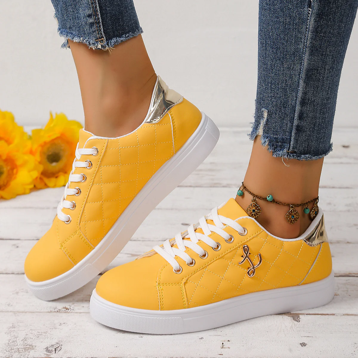 Damen Sportliche Schnür-Sneaker mit elegantem Steppdesign Heidi Mode - Image 10