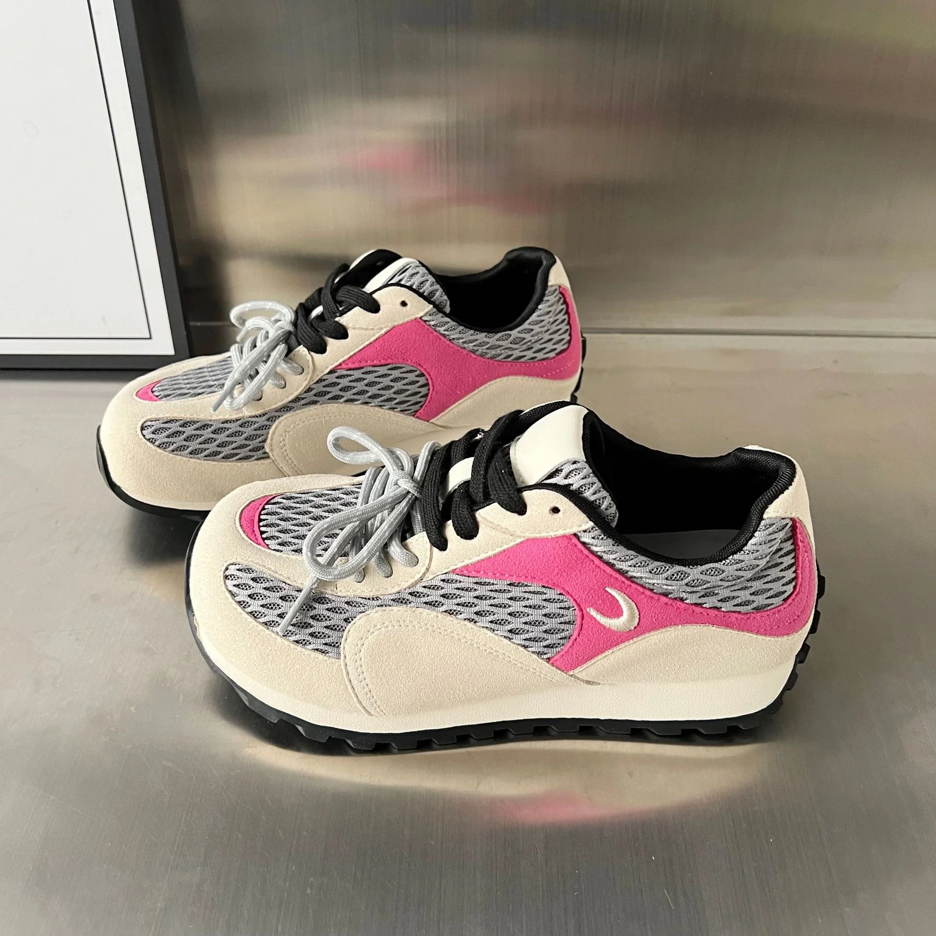 Damen Sportliche Schnürschuhe mit atmungsaktivem Mesh-Obermaterial und rutschfester Sohle Heidi Mode